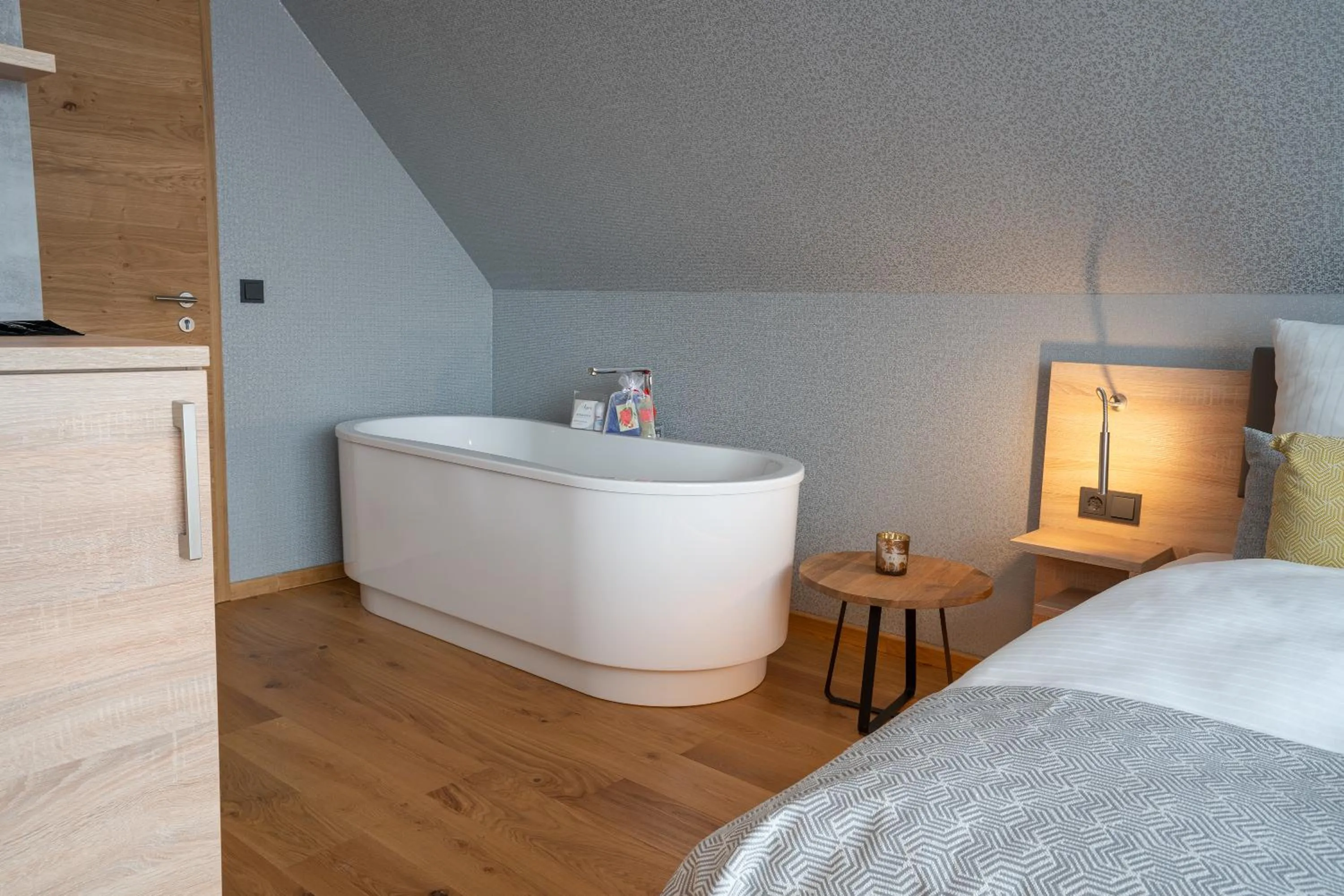 Photo of the whole room, Bed in Hotel ten Hoopen Restaurant Deele