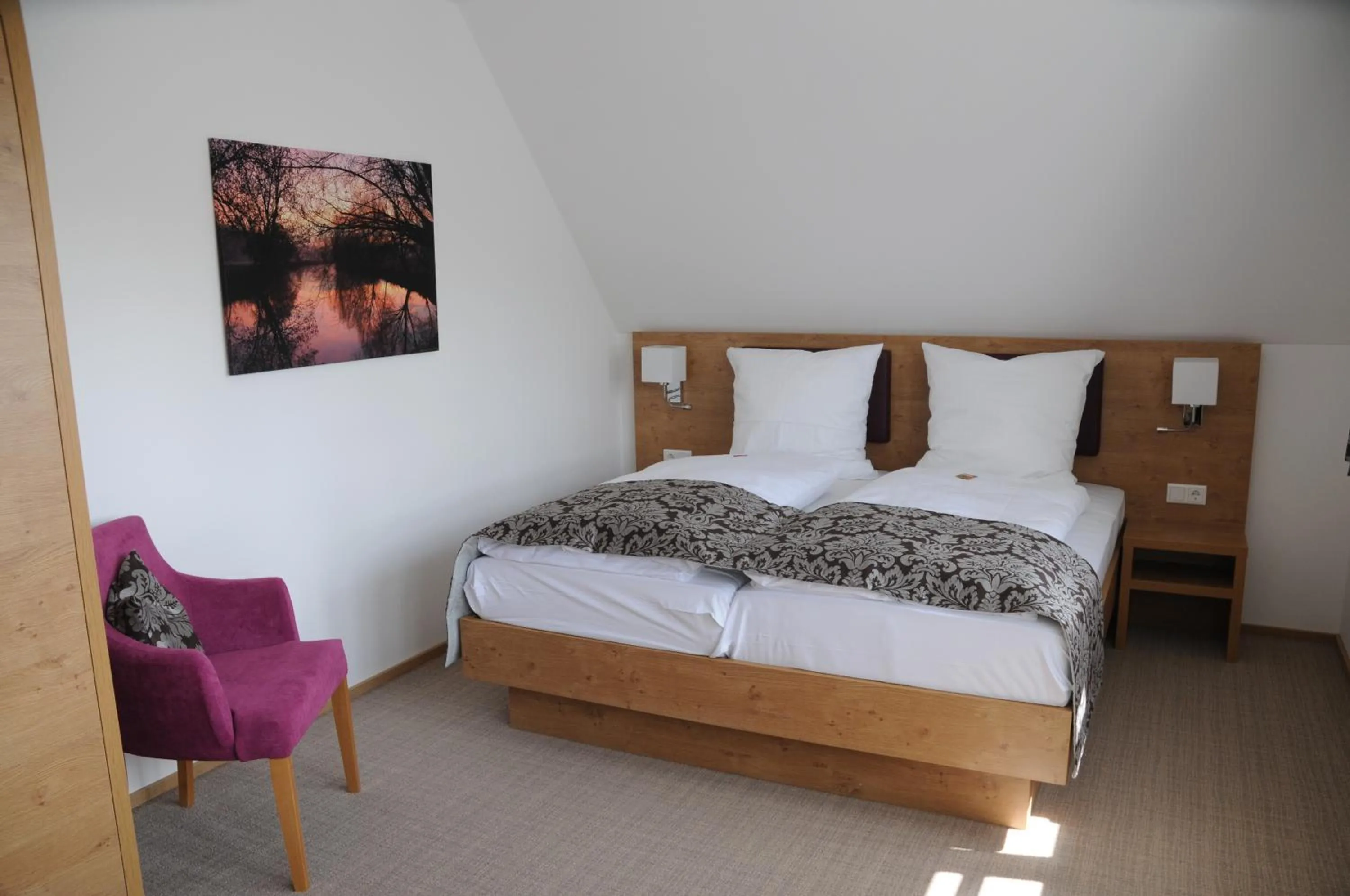 Photo of the whole room, Bed in Hotel ten Hoopen Restaurant Deele