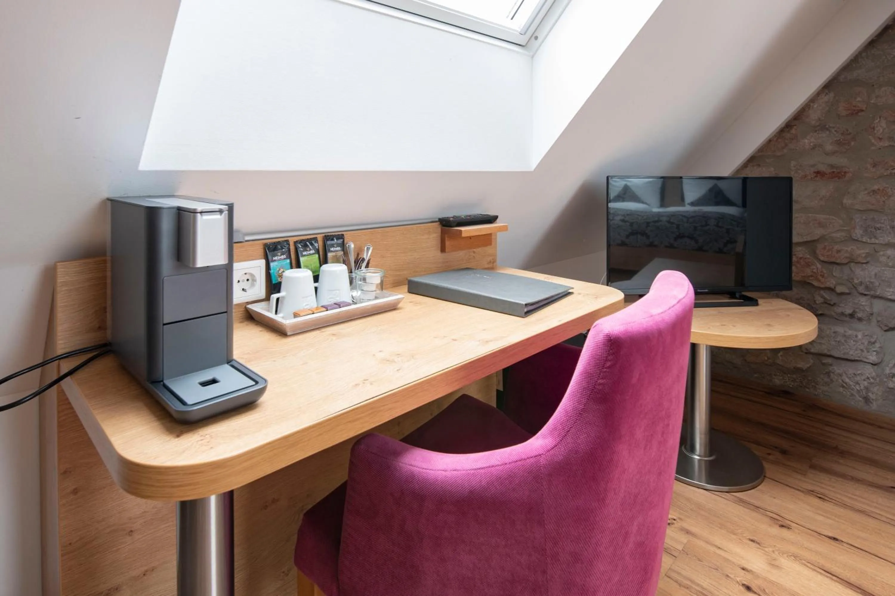 Coffee/tea facilities in Hotel ten Hoopen Restaurant Deele