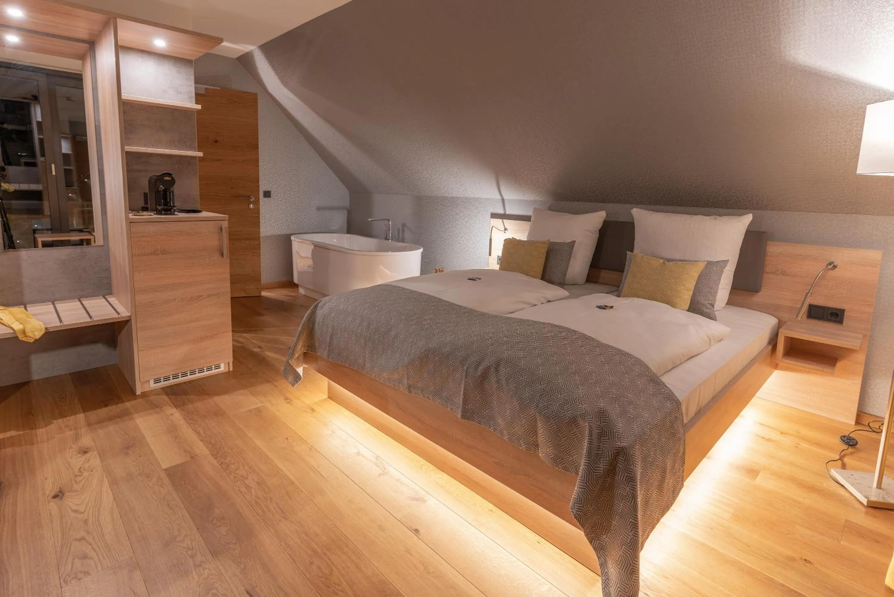 Photo of the whole room, Bed in Hotel ten Hoopen Restaurant Deele