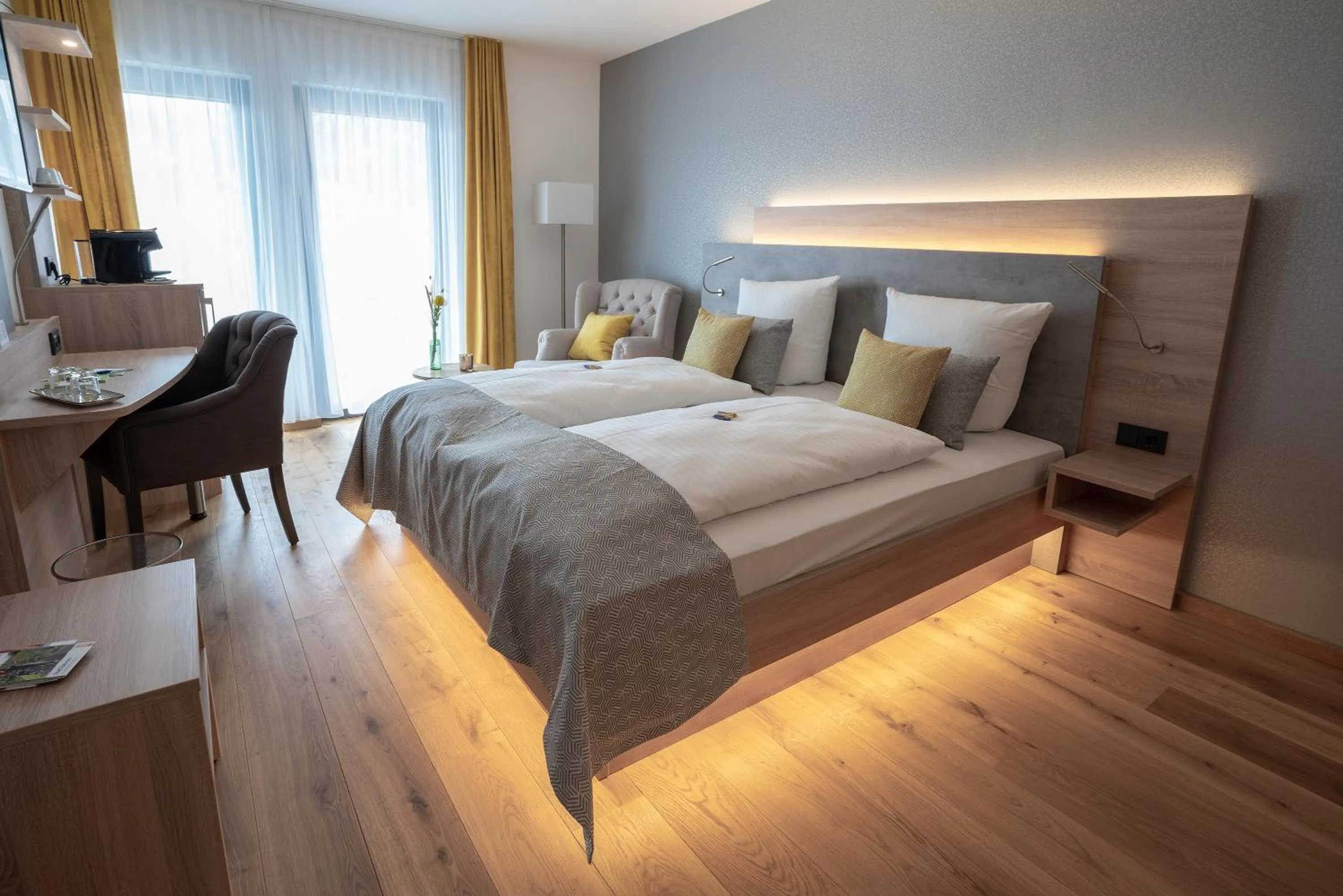 Photo of the whole room, Bed in Hotel ten Hoopen Restaurant Deele