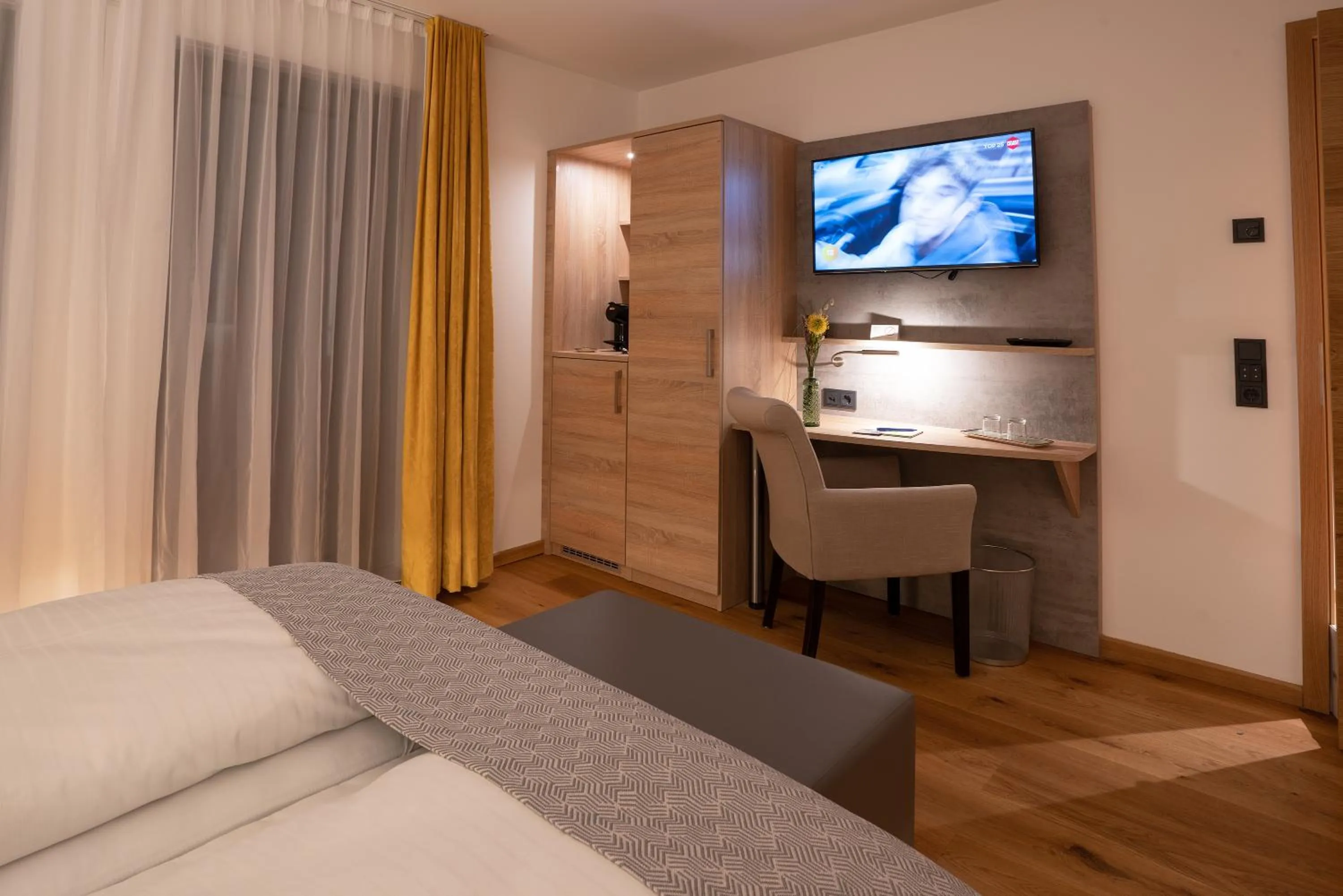 TV and multimedia, Bed in Hotel ten Hoopen Restaurant Deele
