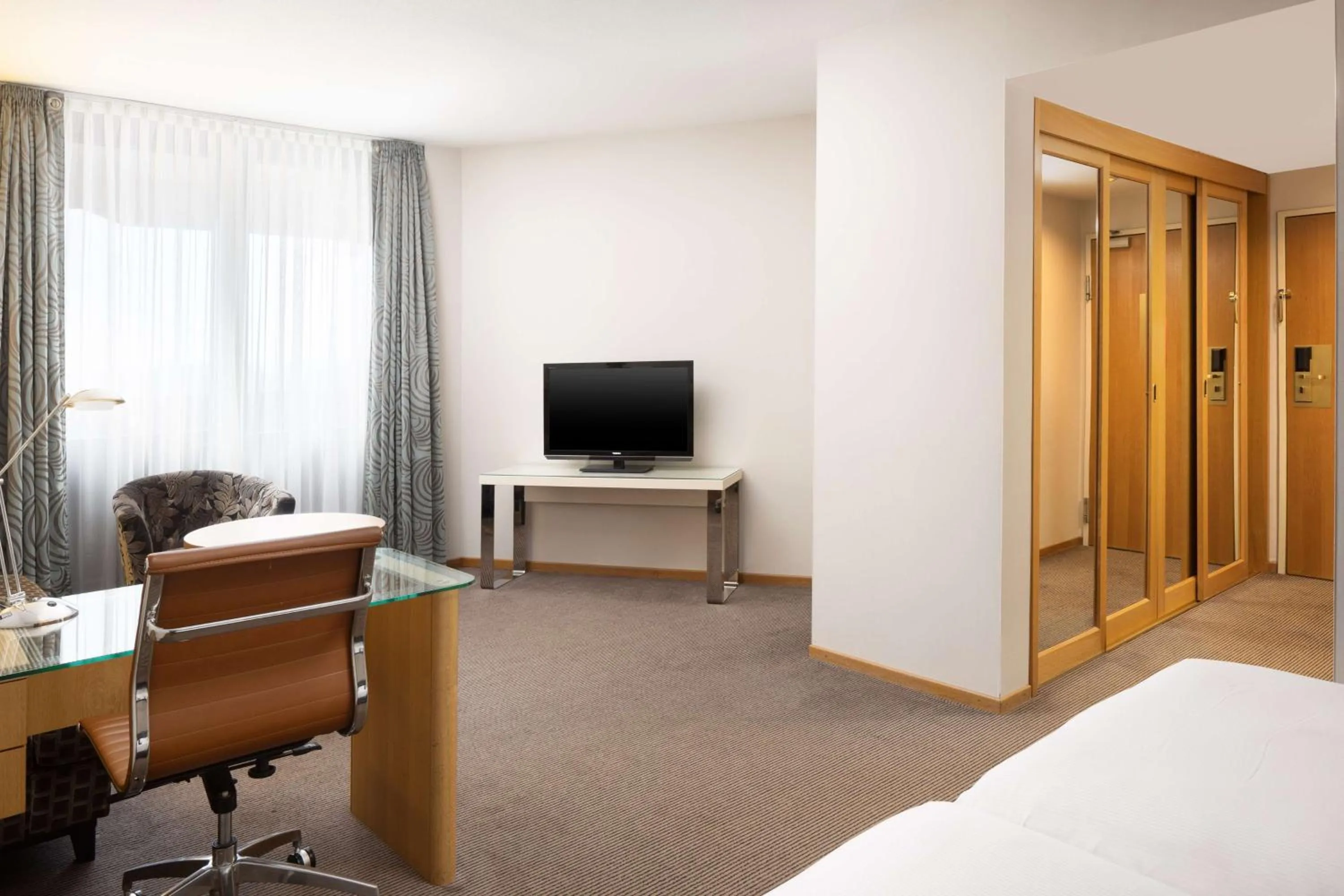 Bedroom, Bed in DoubleTree by Hilton Luxembourg