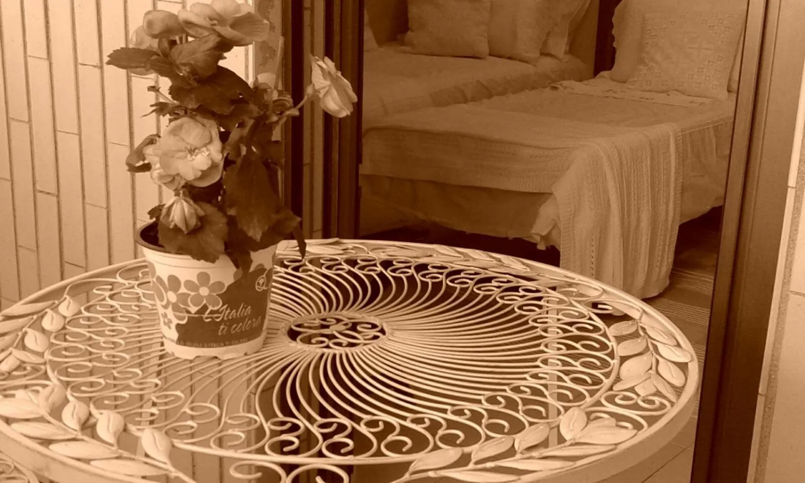 Decorative detail, Bed in Milano B&B