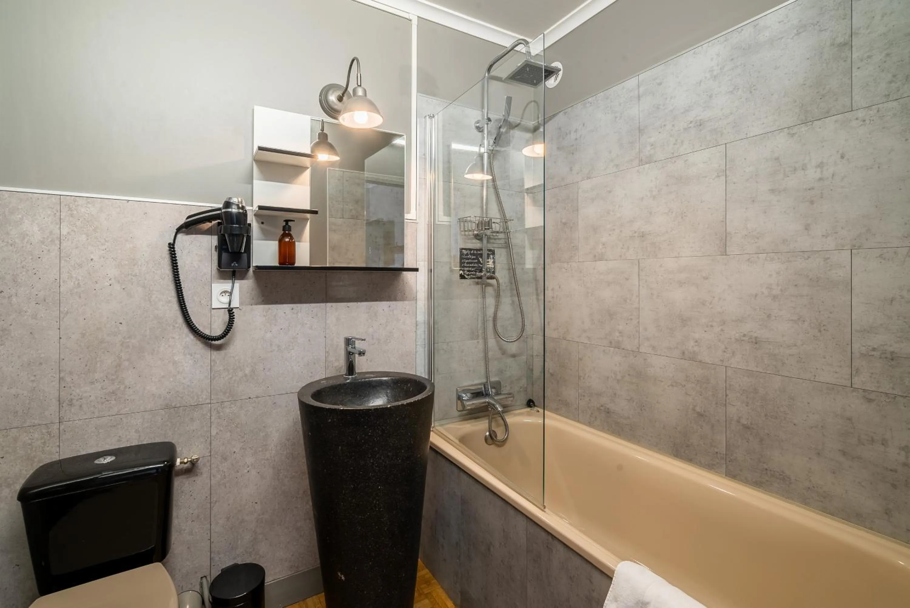 Shower in Dupain & Dubeurre Appart'hôtel - Parking en supp