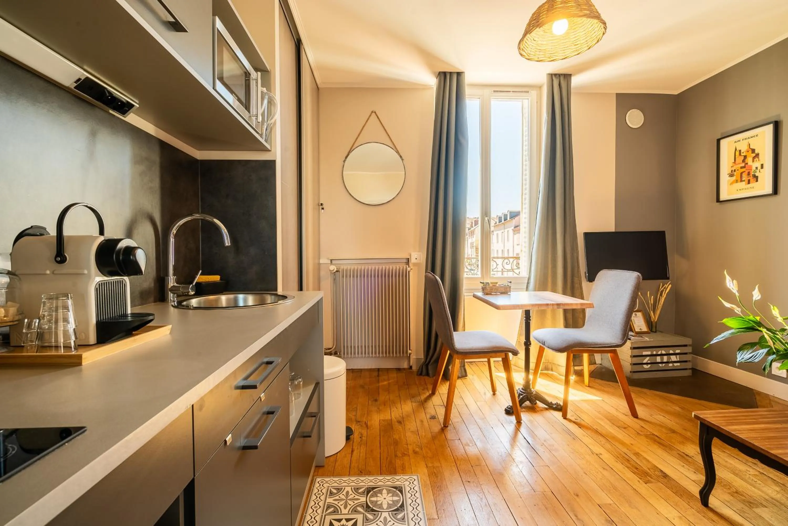 Kitchen or kitchenette in Dupain & Dubeurre Appart'hôtel - Parking en supp