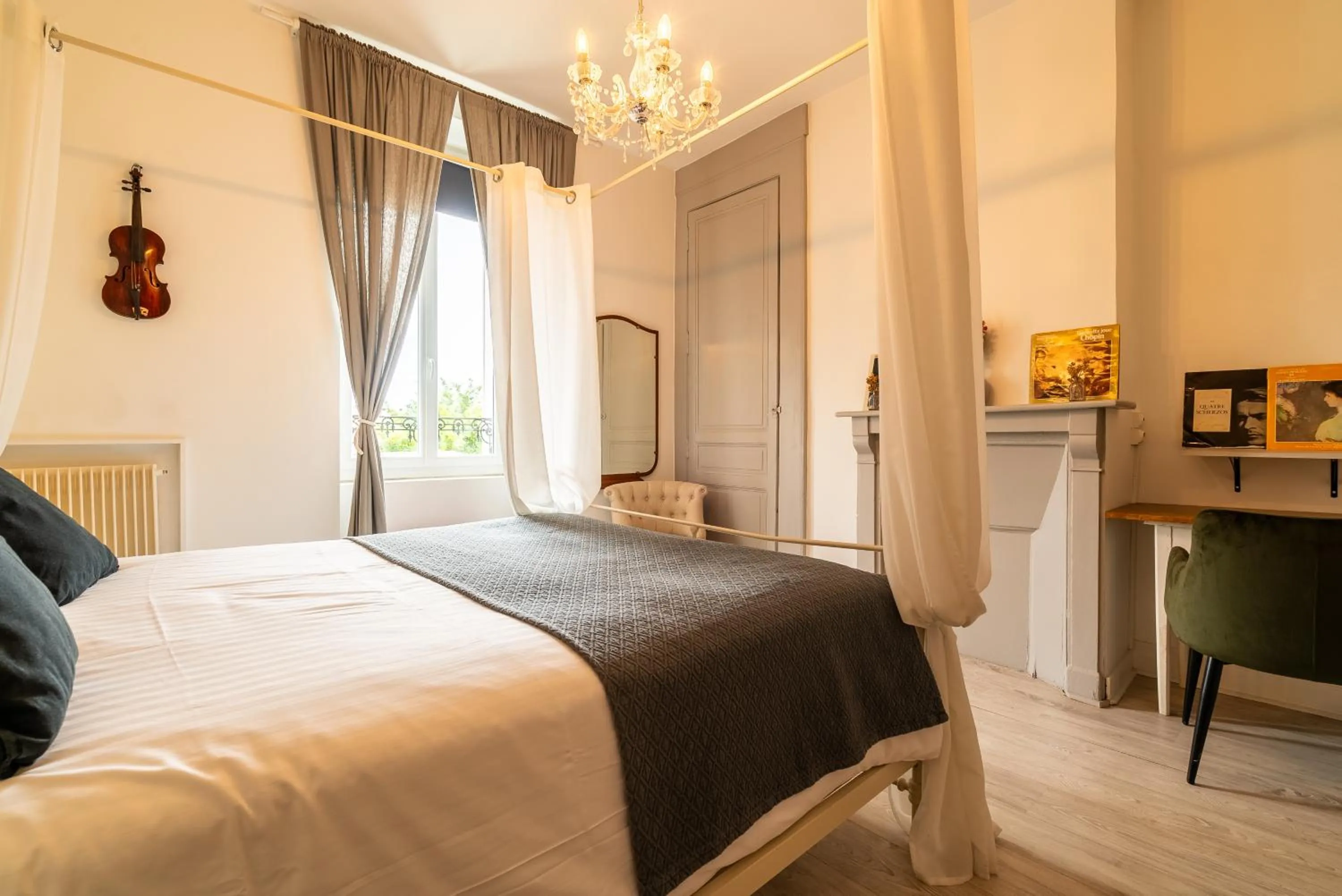 Bed in Dupain & Dubeurre Appart'hôtel - Parking en supp