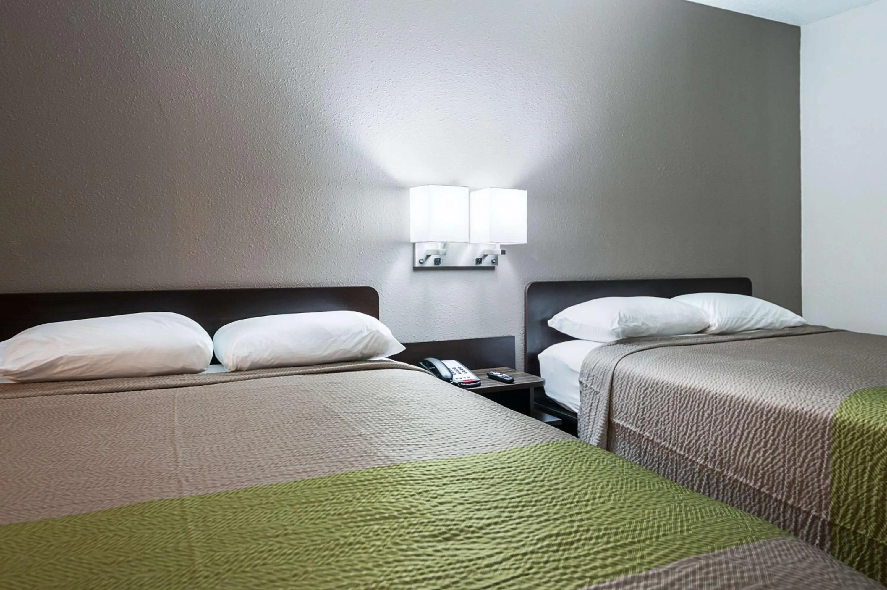 Photo of the whole room, Bed in Motel 6-New Iberia, LA