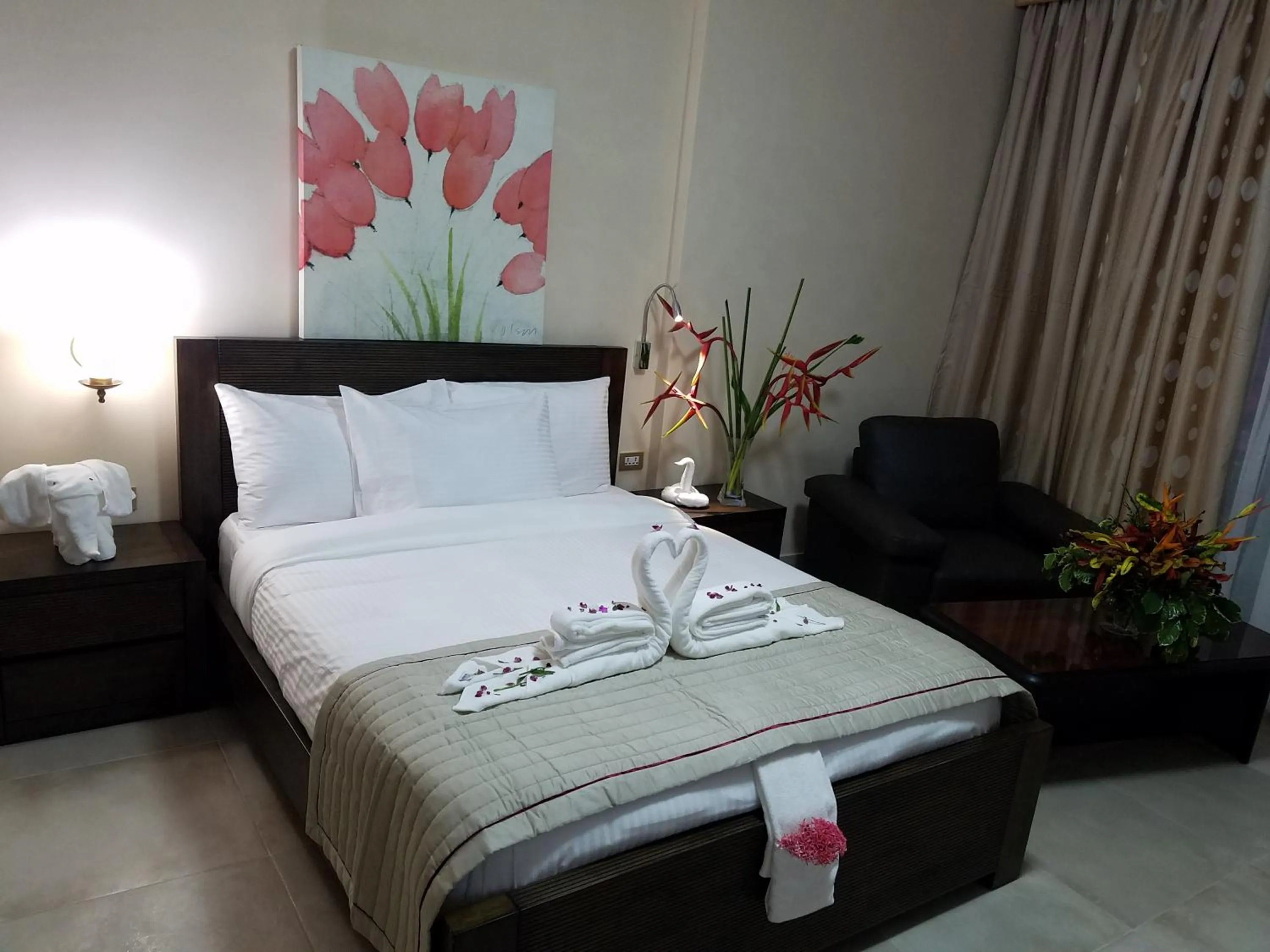Bed in Murex Plaza Hotel & Suites