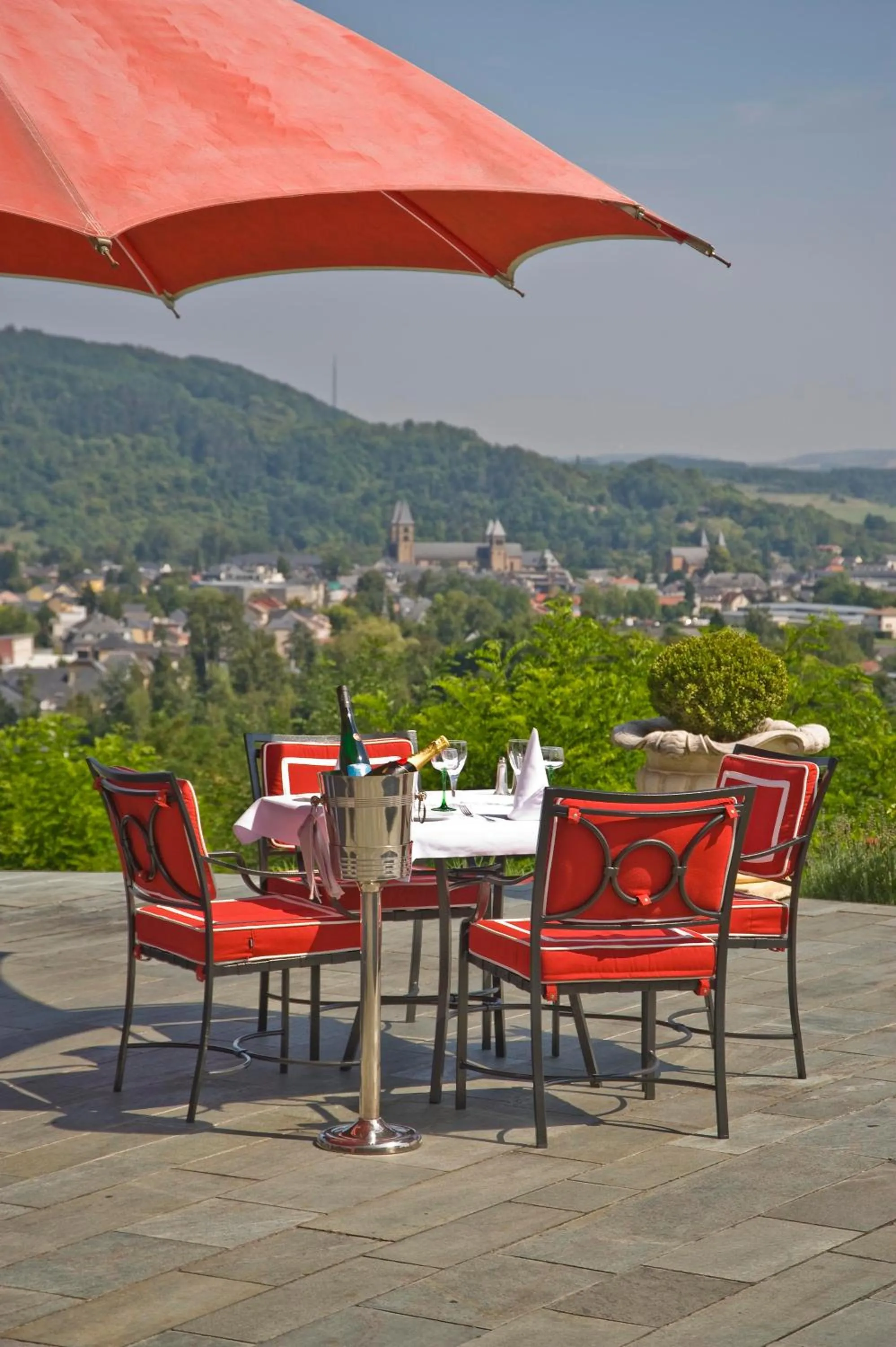 Restaurant/places to eat in Eden au Lac