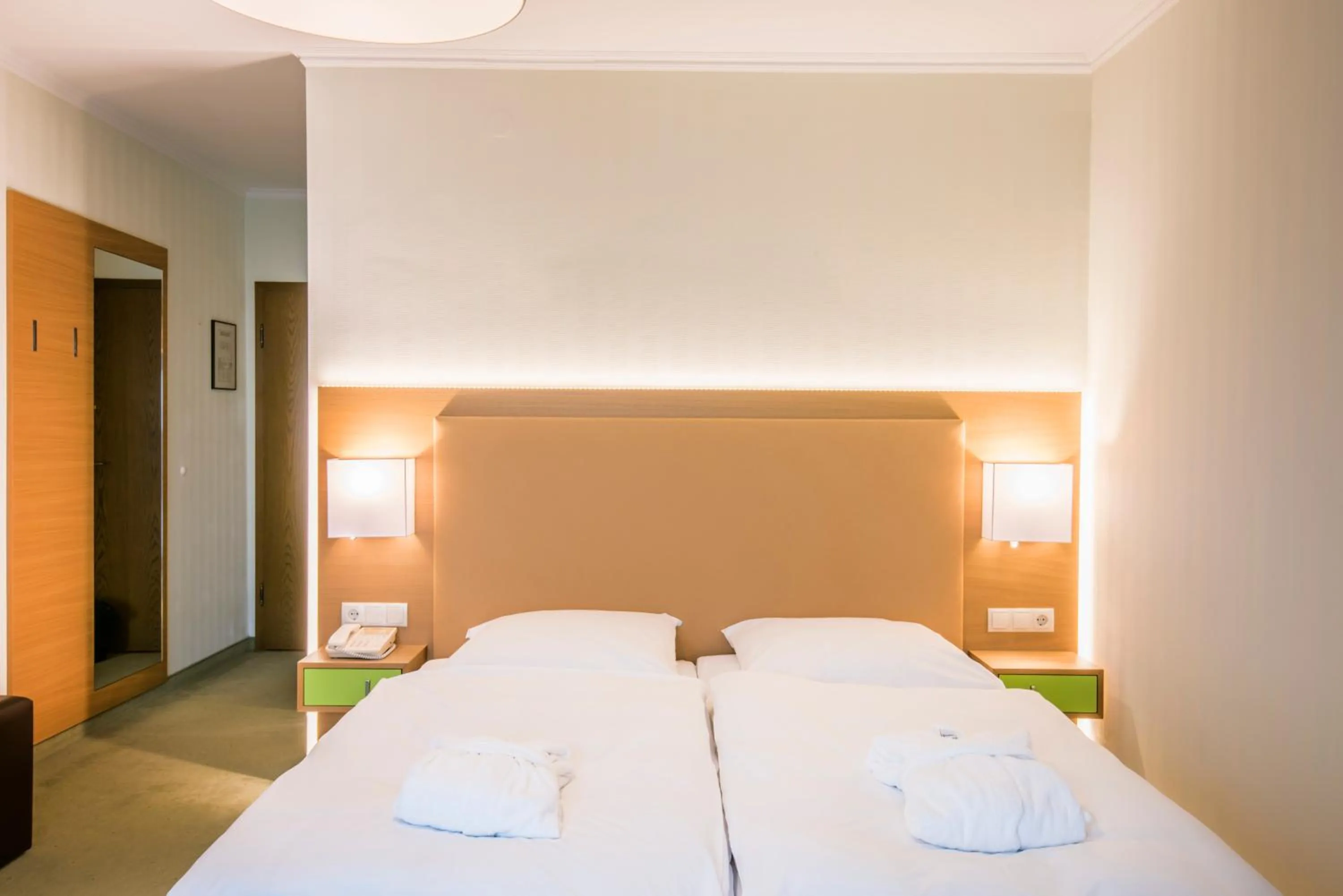 Bedroom, Bed in Eden au Lac