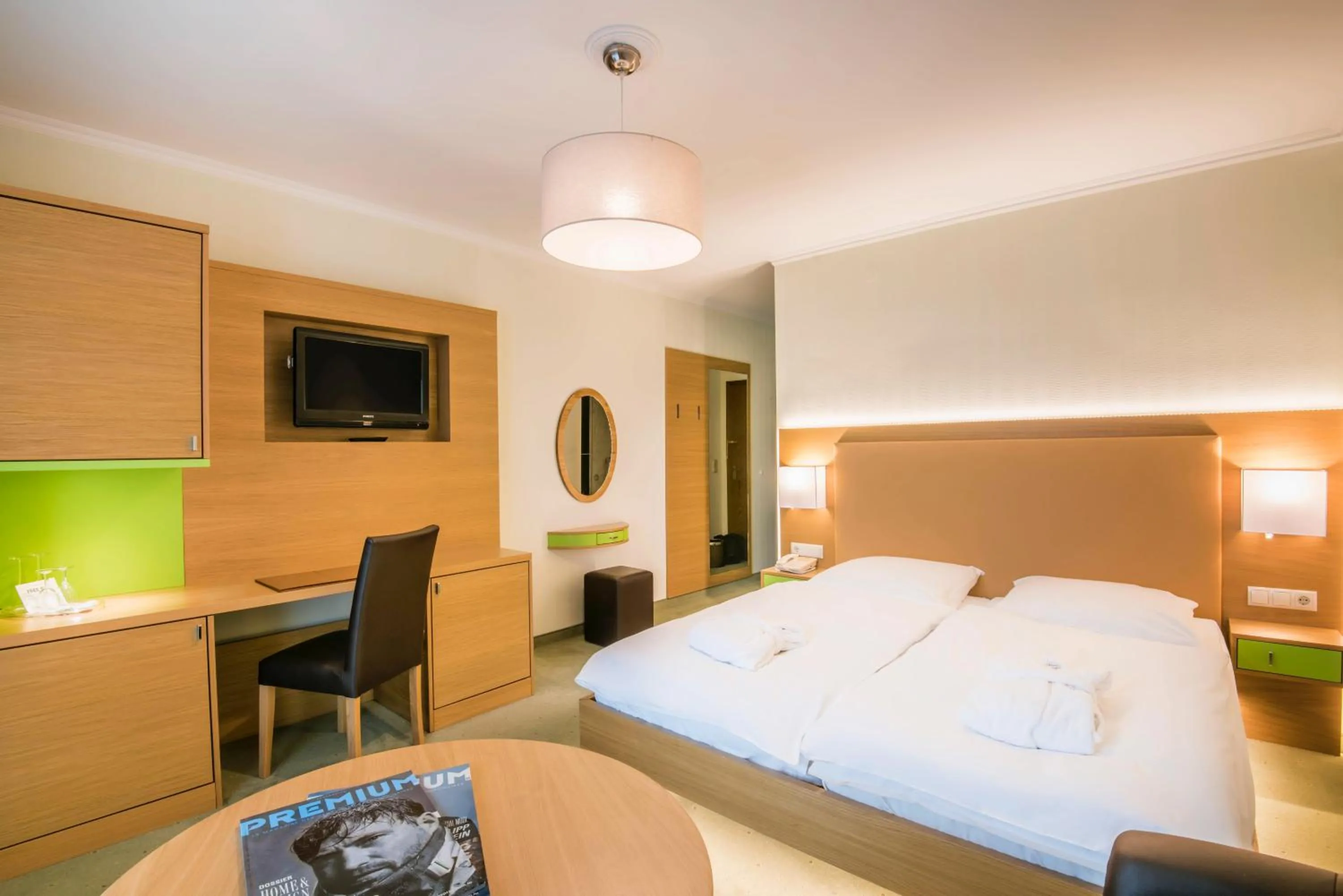 TV and multimedia, Bed in Eden au Lac