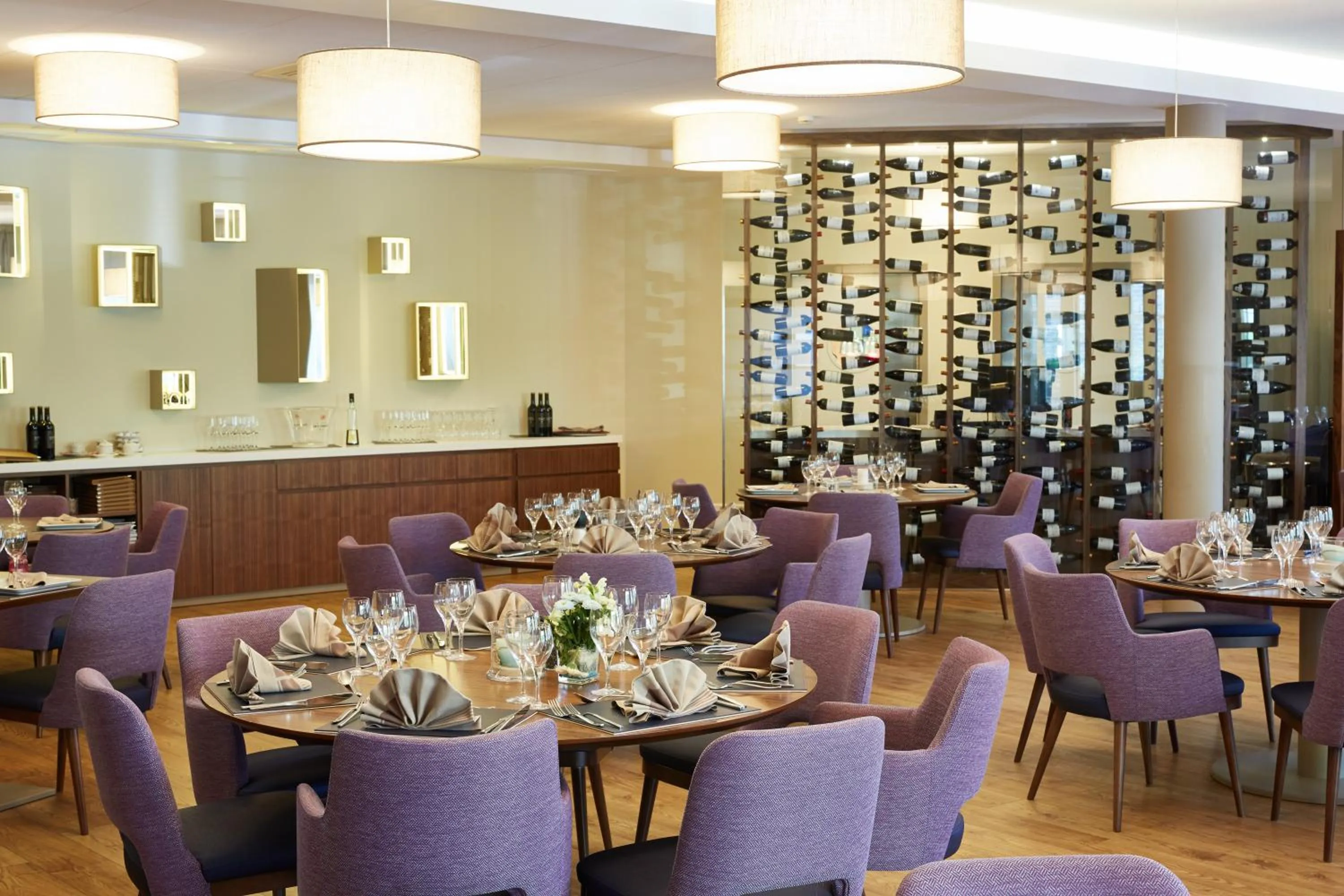 Restaurant/places to eat in Threeland Hotel