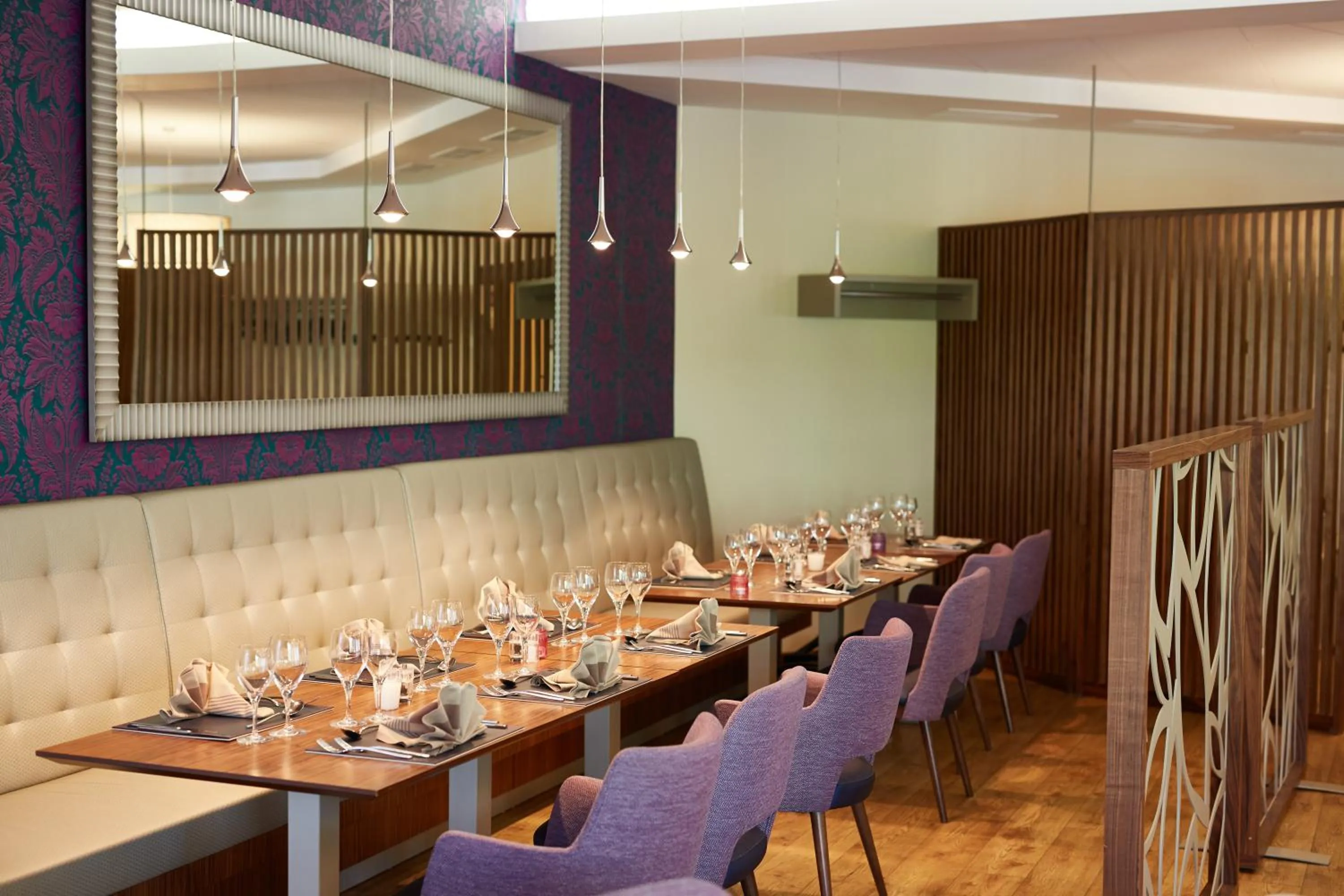 Restaurant/places to eat in Threeland Hotel