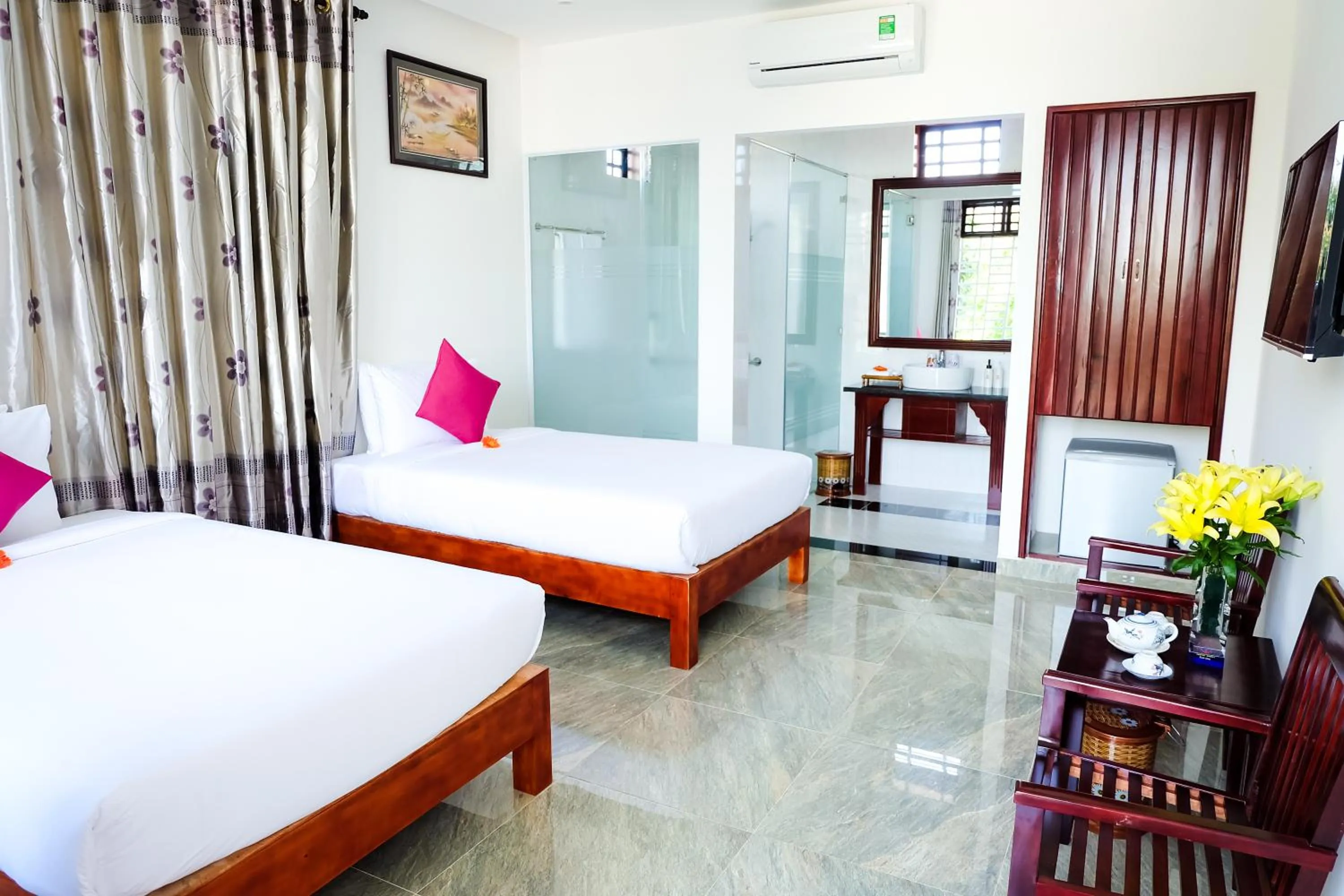 Photo of the whole room, Bed in Unity Villa