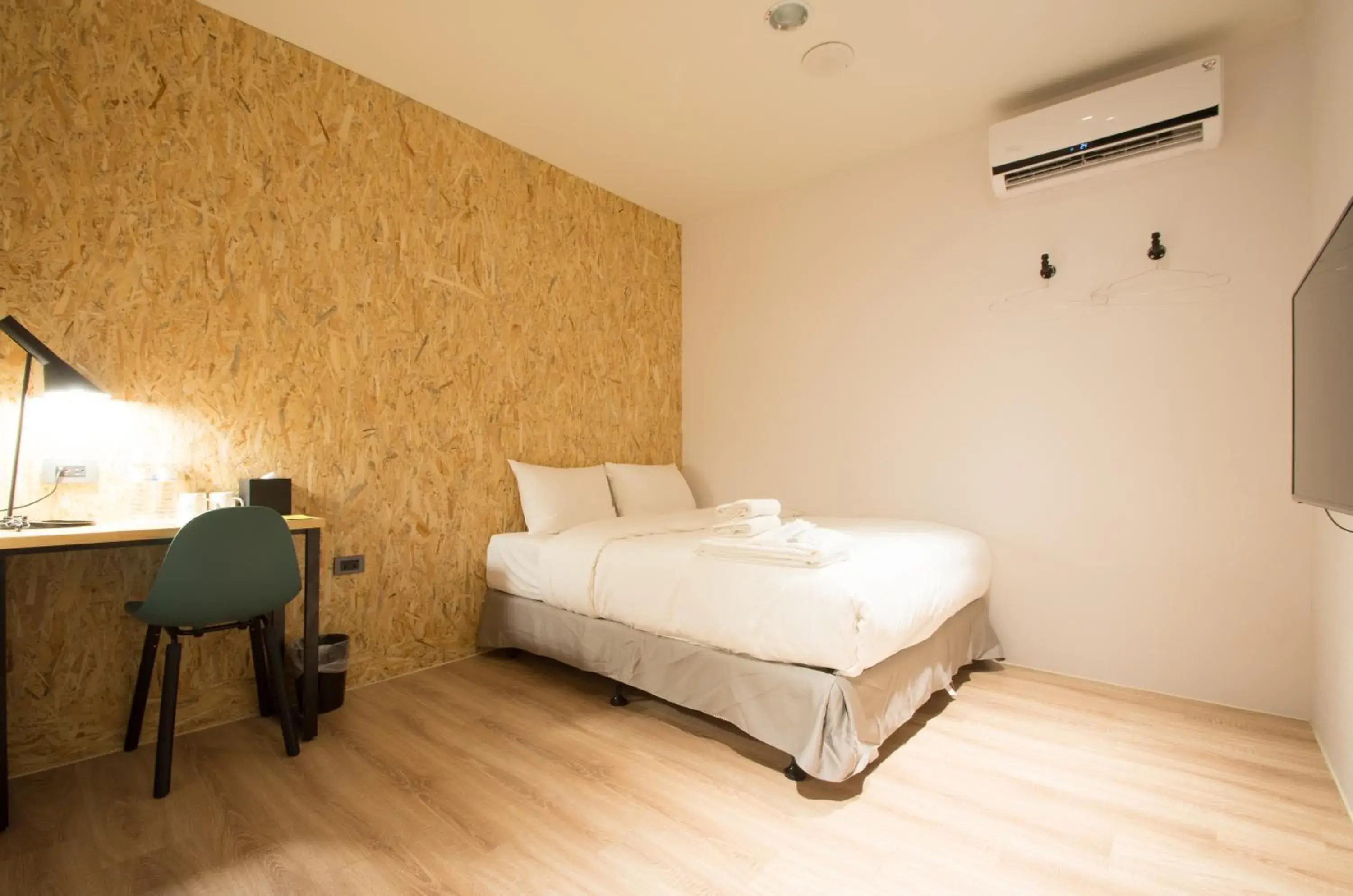 Double Room with Shared Bathroom in Let's Hostel Double Room with Shared Bathroom in Let's Hostel