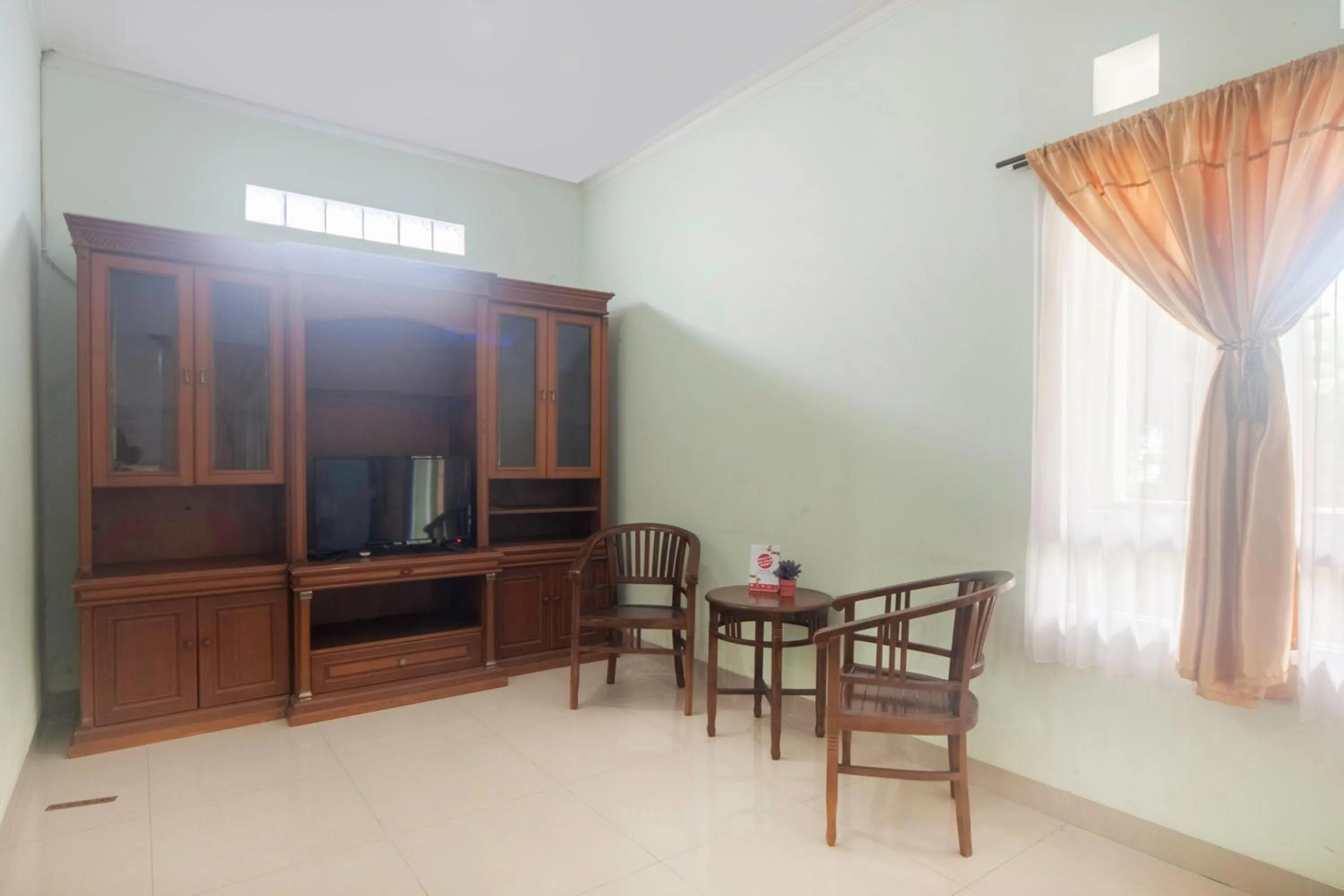 Bedroom, TV/Entertainment Center in PoLaz (Bed 'n Brew)