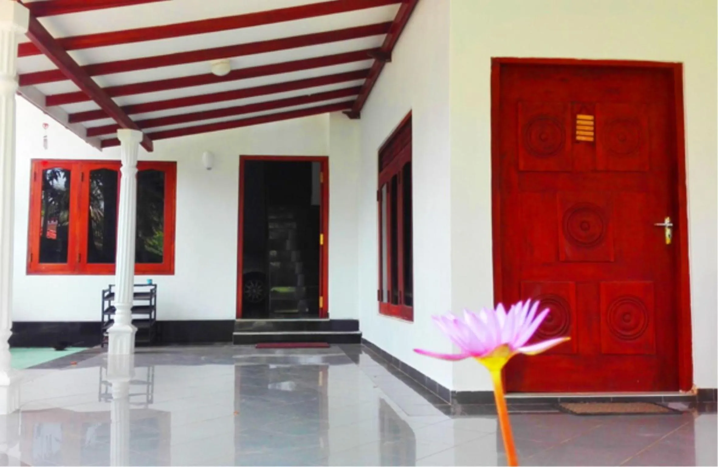 Facade/entrance in House of Seya