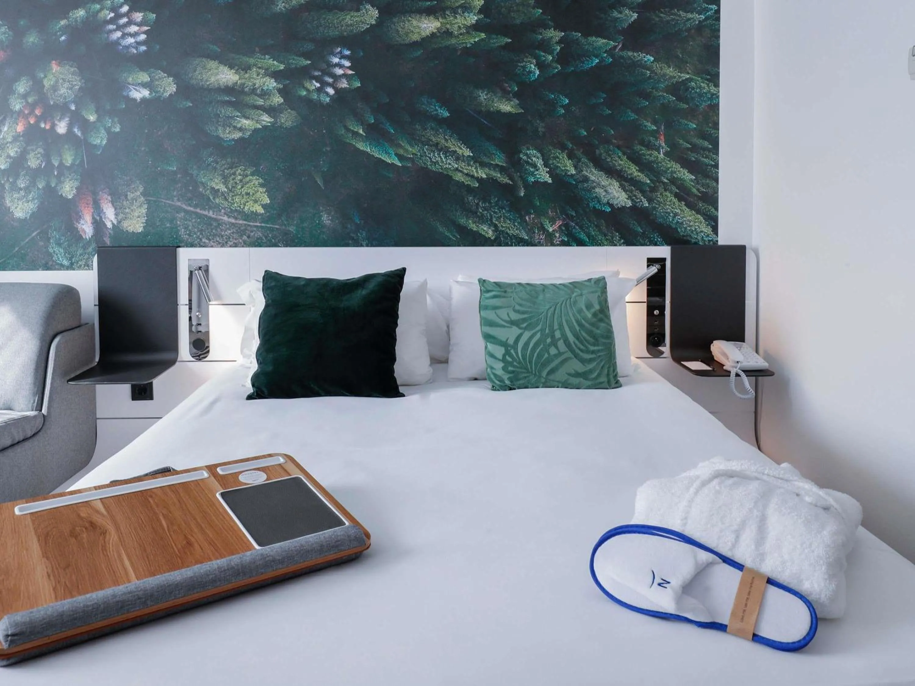 Bedroom, Bed in Novotel Luxembourg Centre