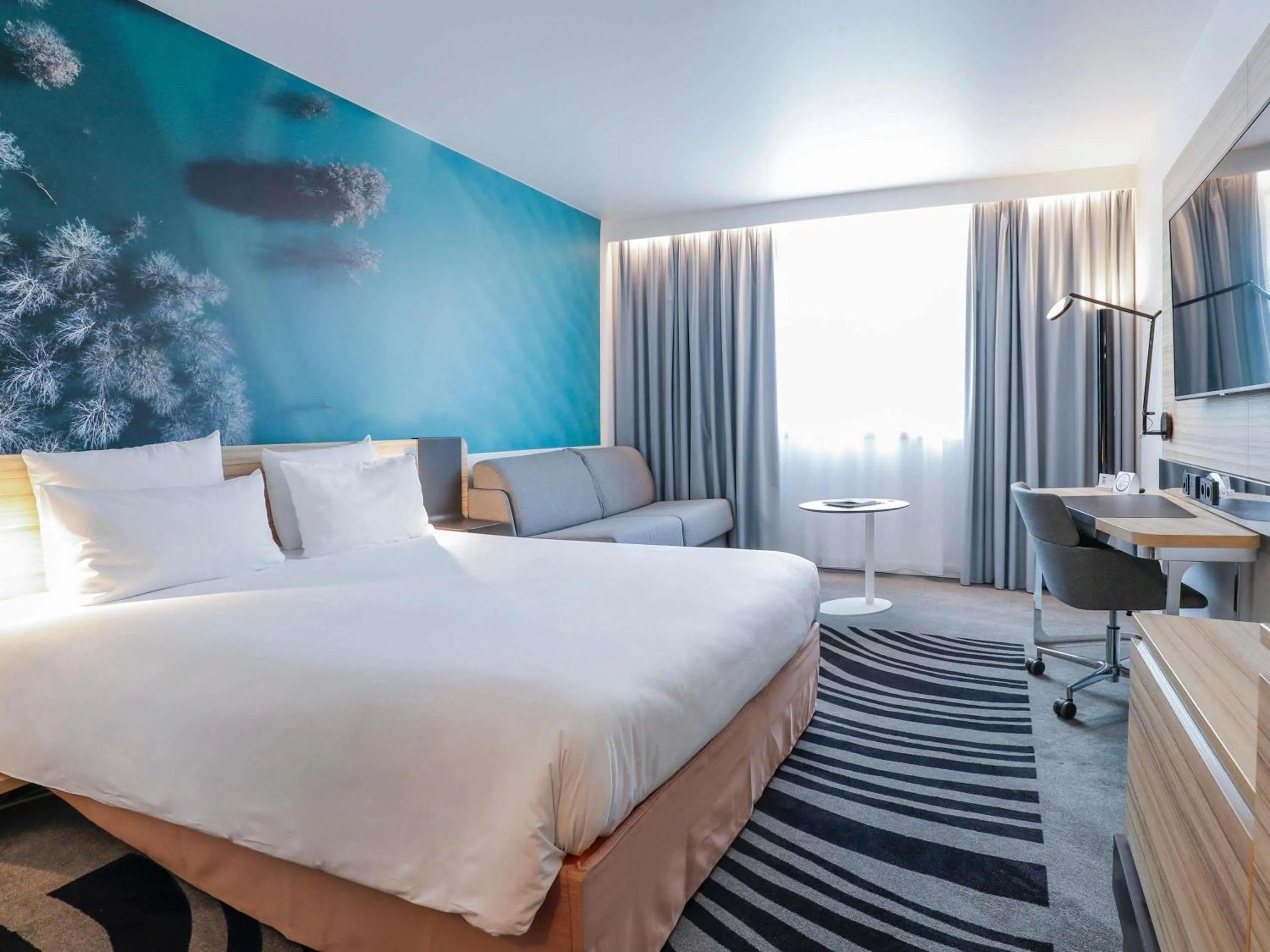 Bedroom, Bed in Novotel Luxembourg Centre