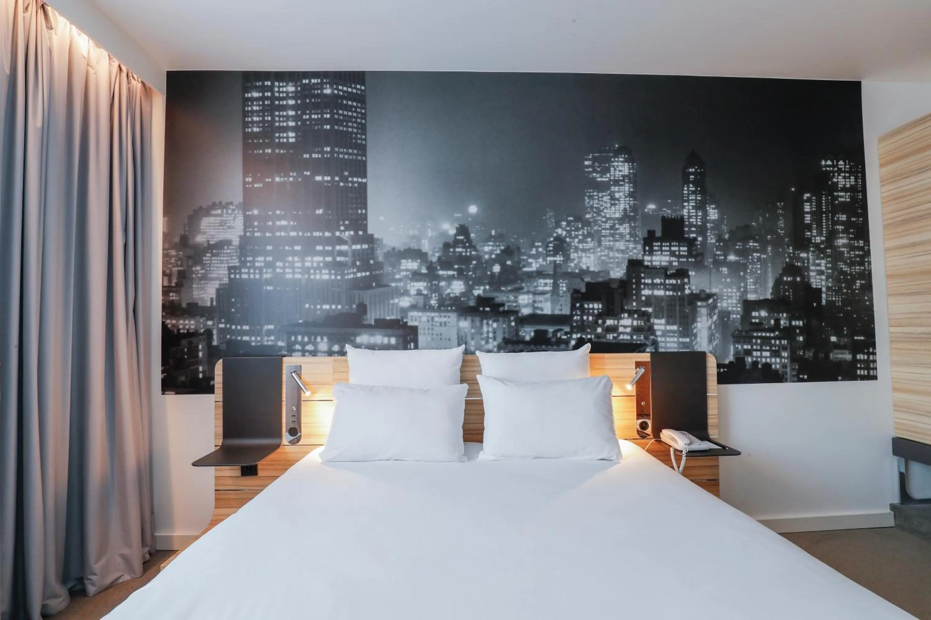 Bedroom, Bed in Novotel Luxembourg Centre