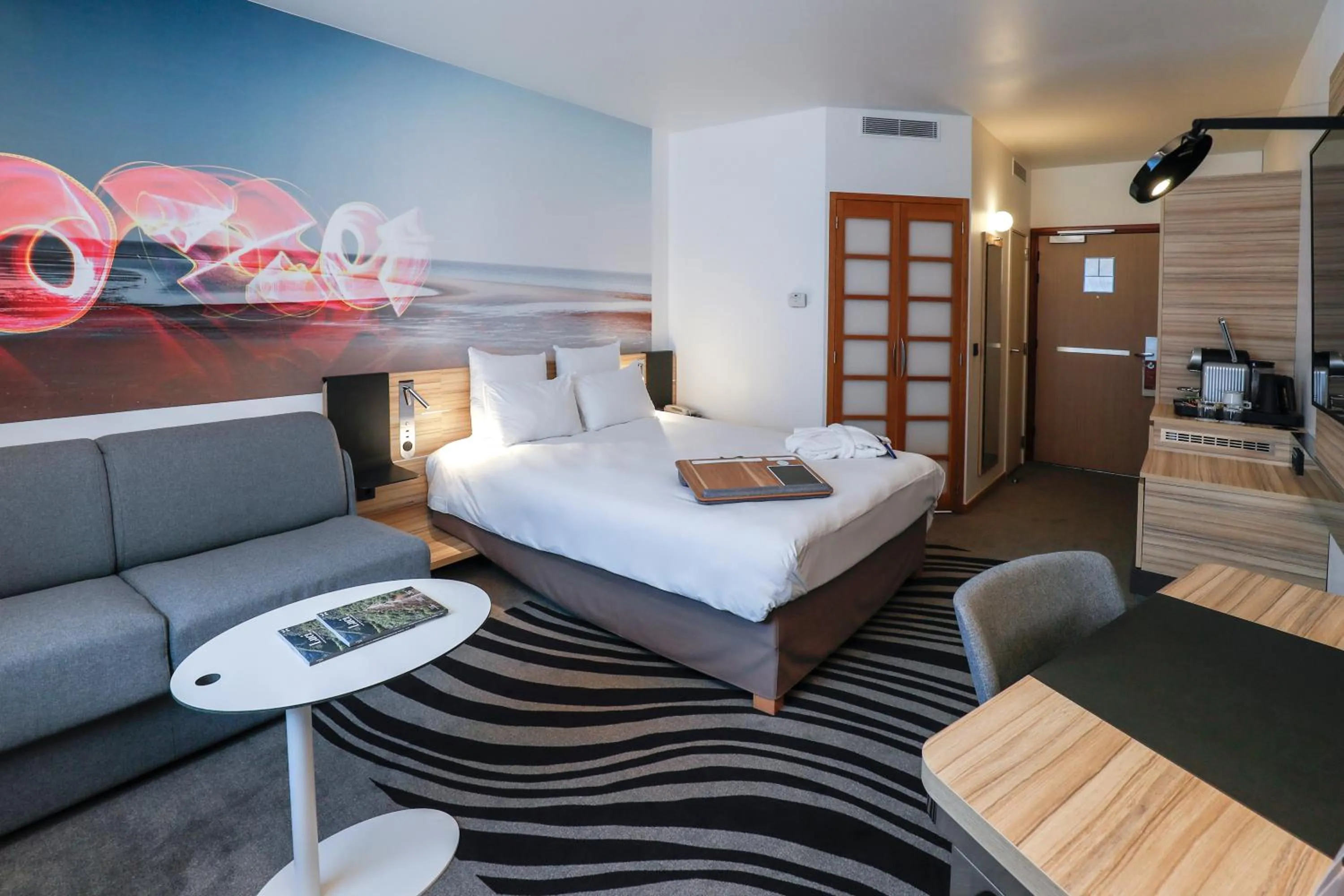 Bedroom, Bed in Novotel Luxembourg Centre