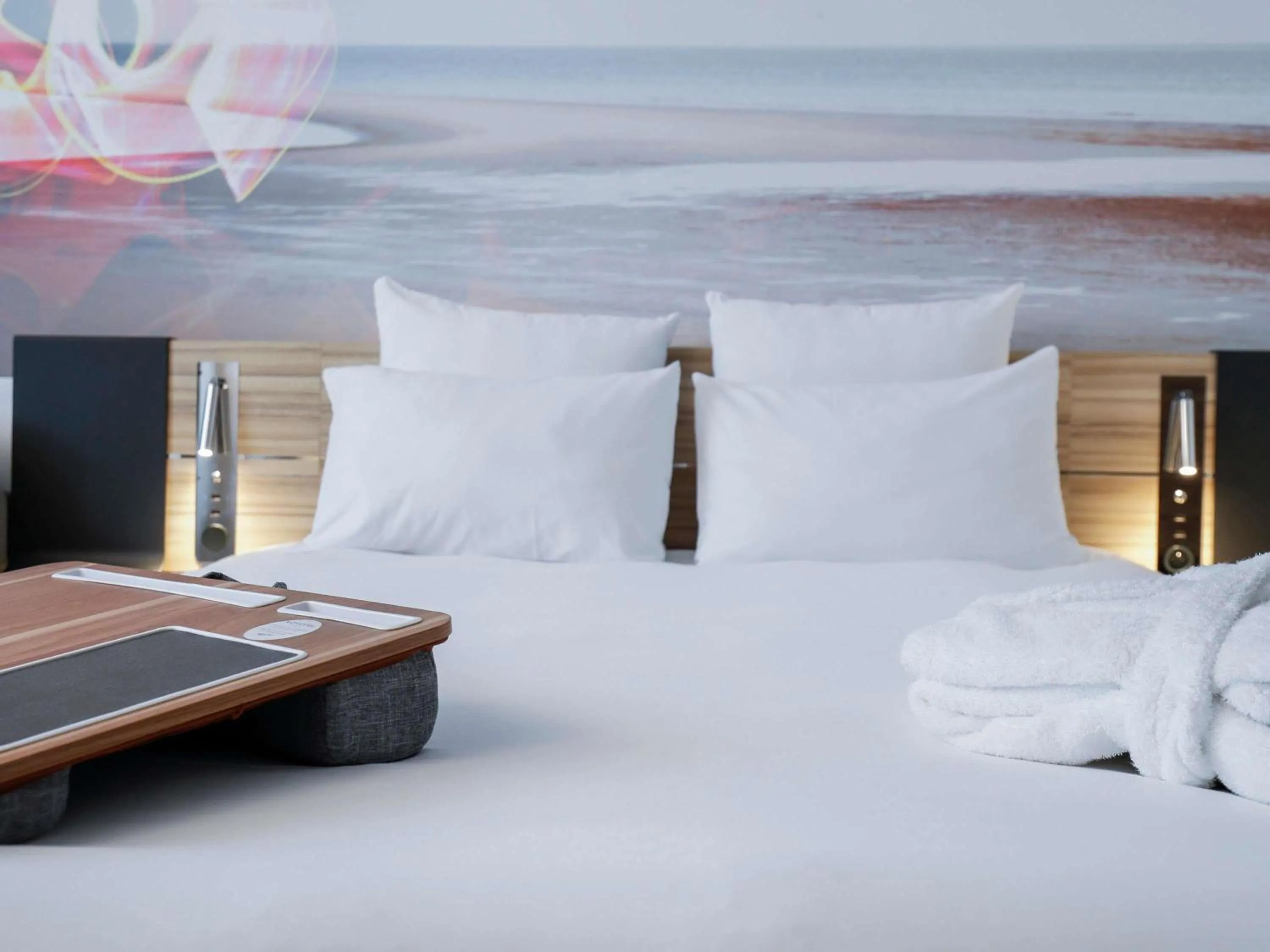 Bedroom, Bed in Novotel Luxembourg Centre