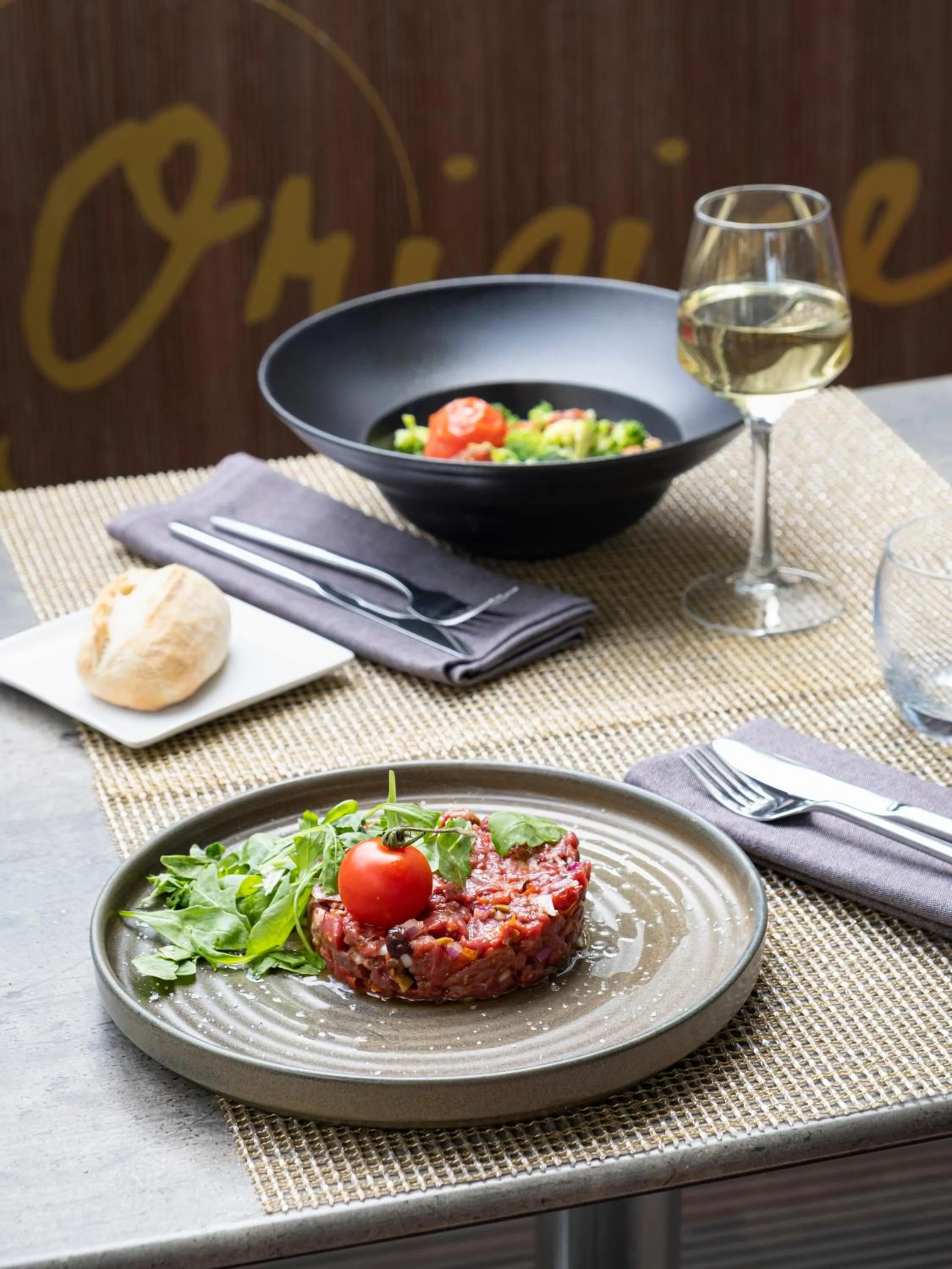 Restaurant/places to eat in Novotel Luxembourg Centre