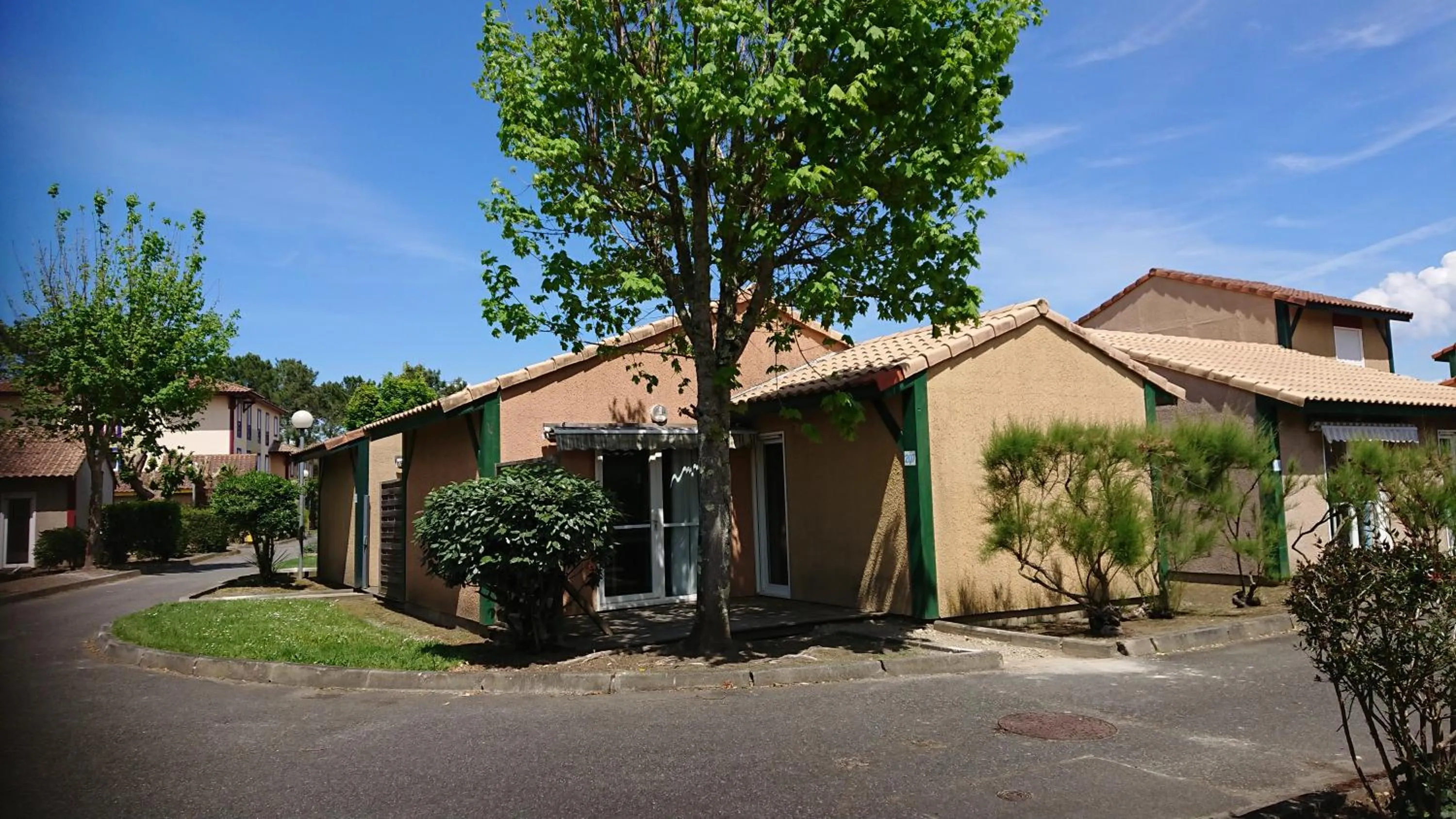 Property building in Résidence Mes Amours d'Enfants - Les Villas du Lac