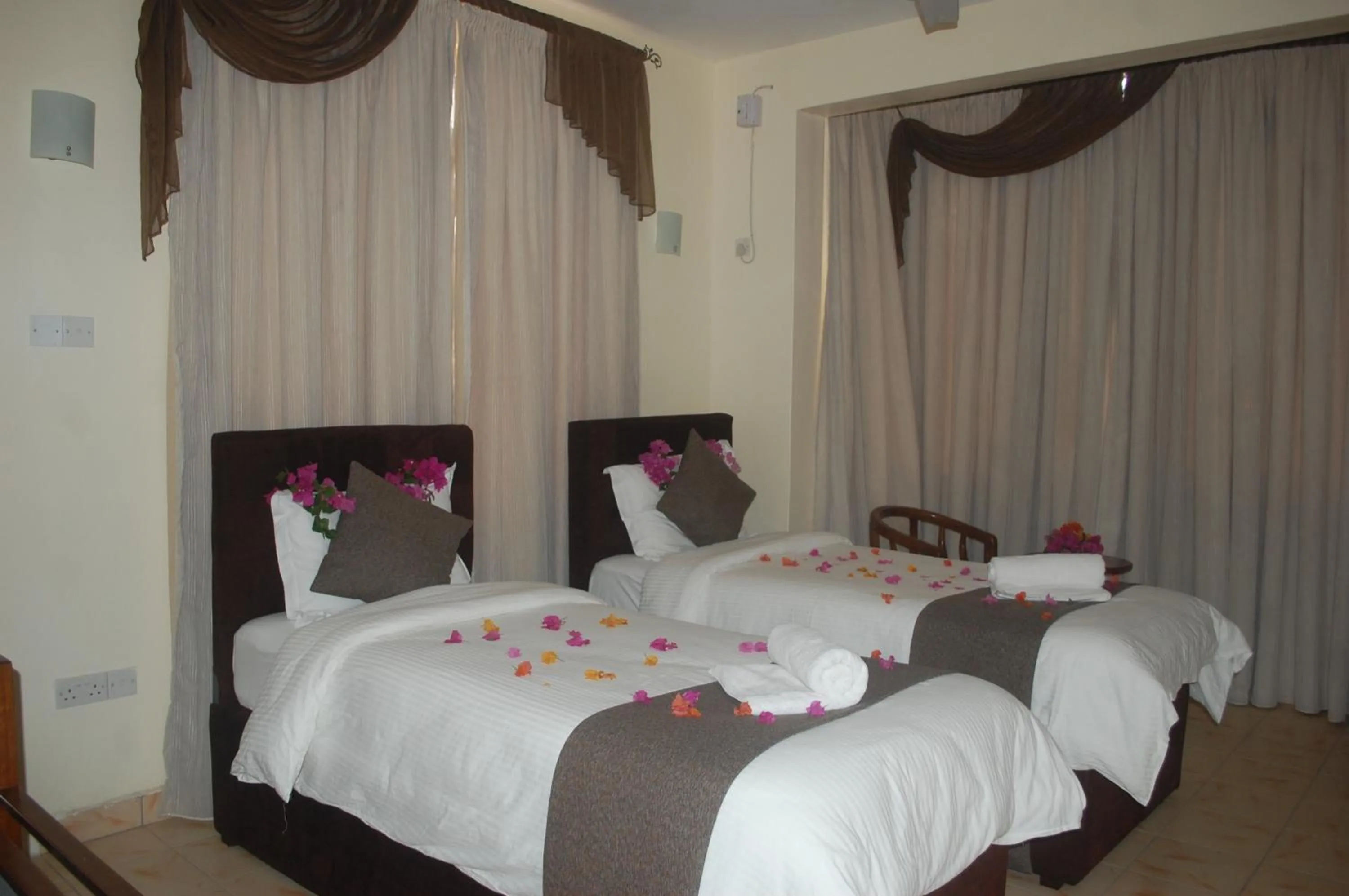 Bedroom, Bed in Regency Inn Tudor