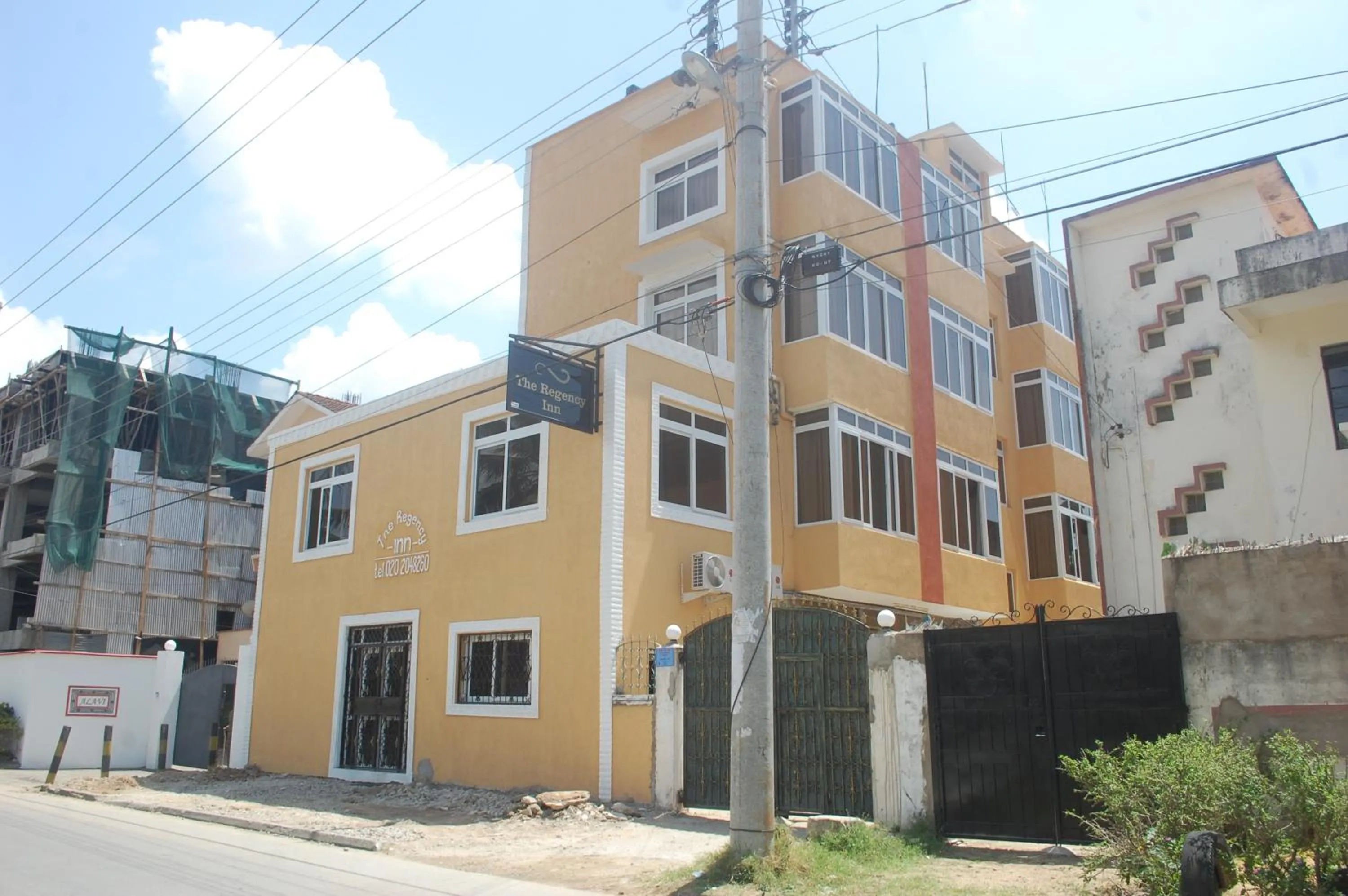 Property building in Regency Inn Tudor