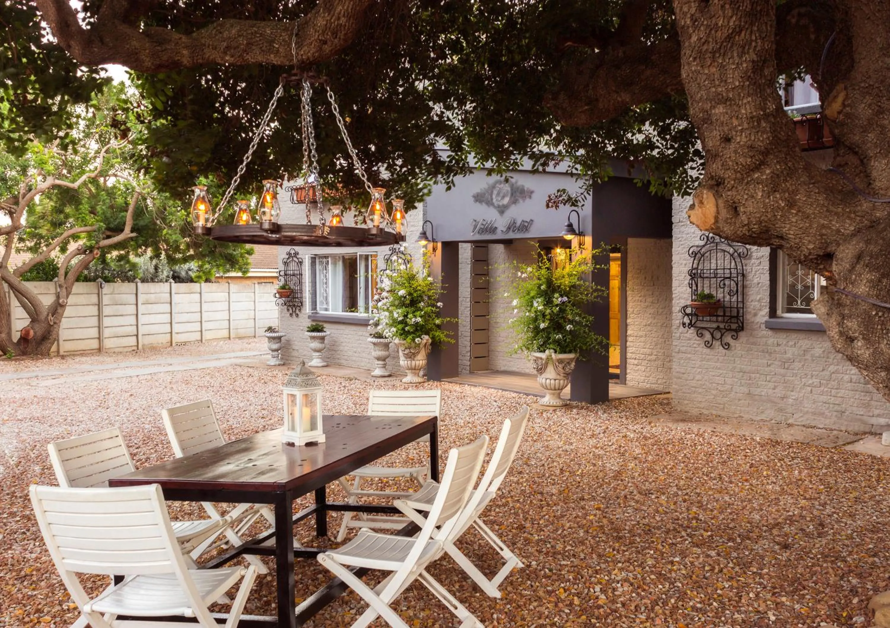 Facade/entrance in Villa Petit