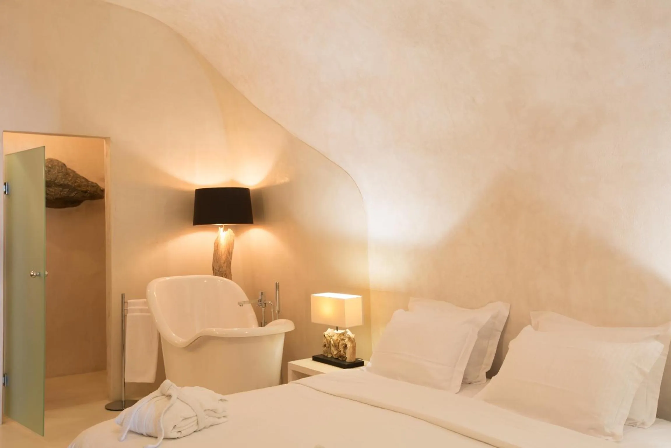 Other, Bed in The Dream Santorini