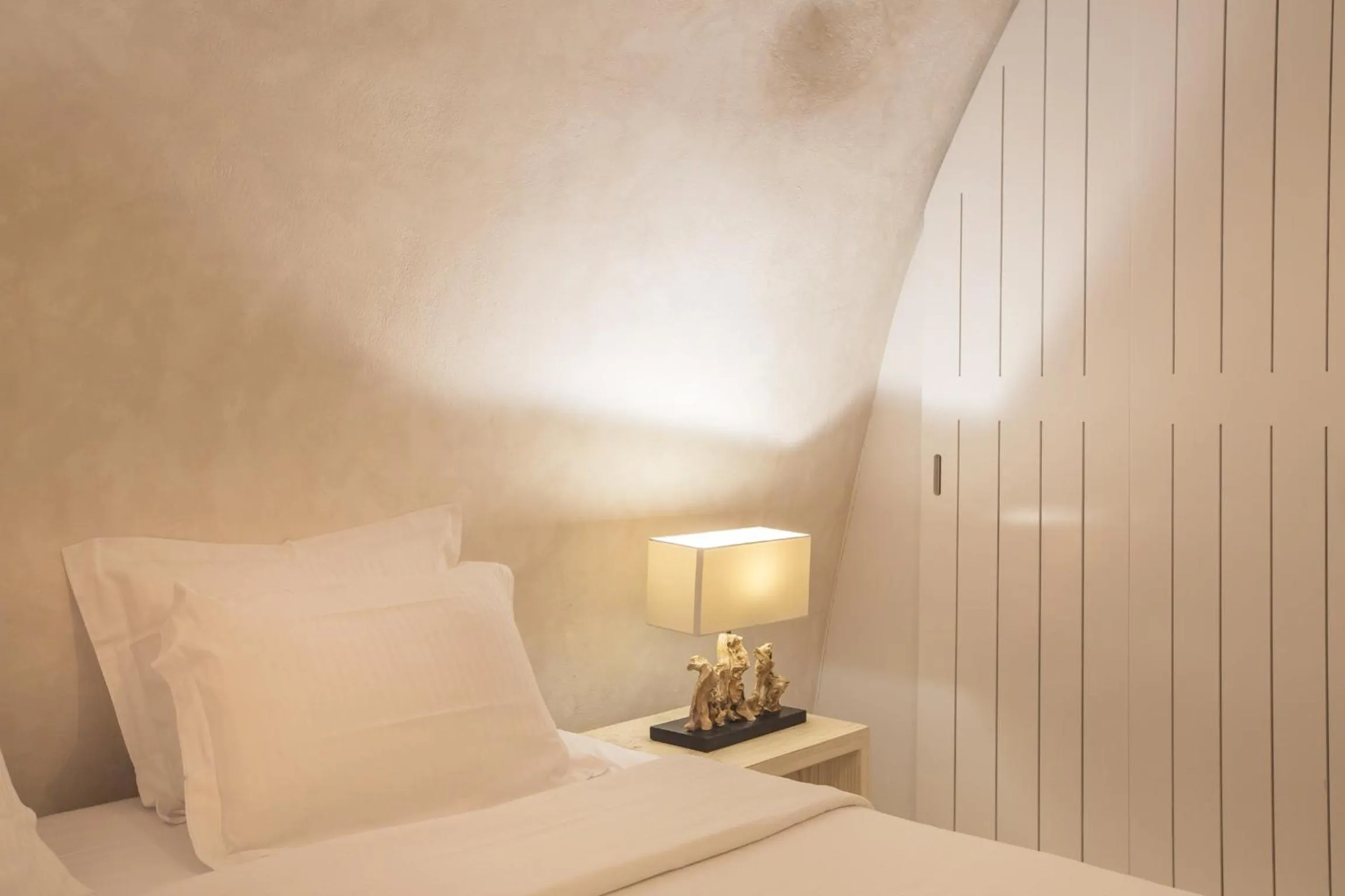 Other, Bed in The Dream Santorini