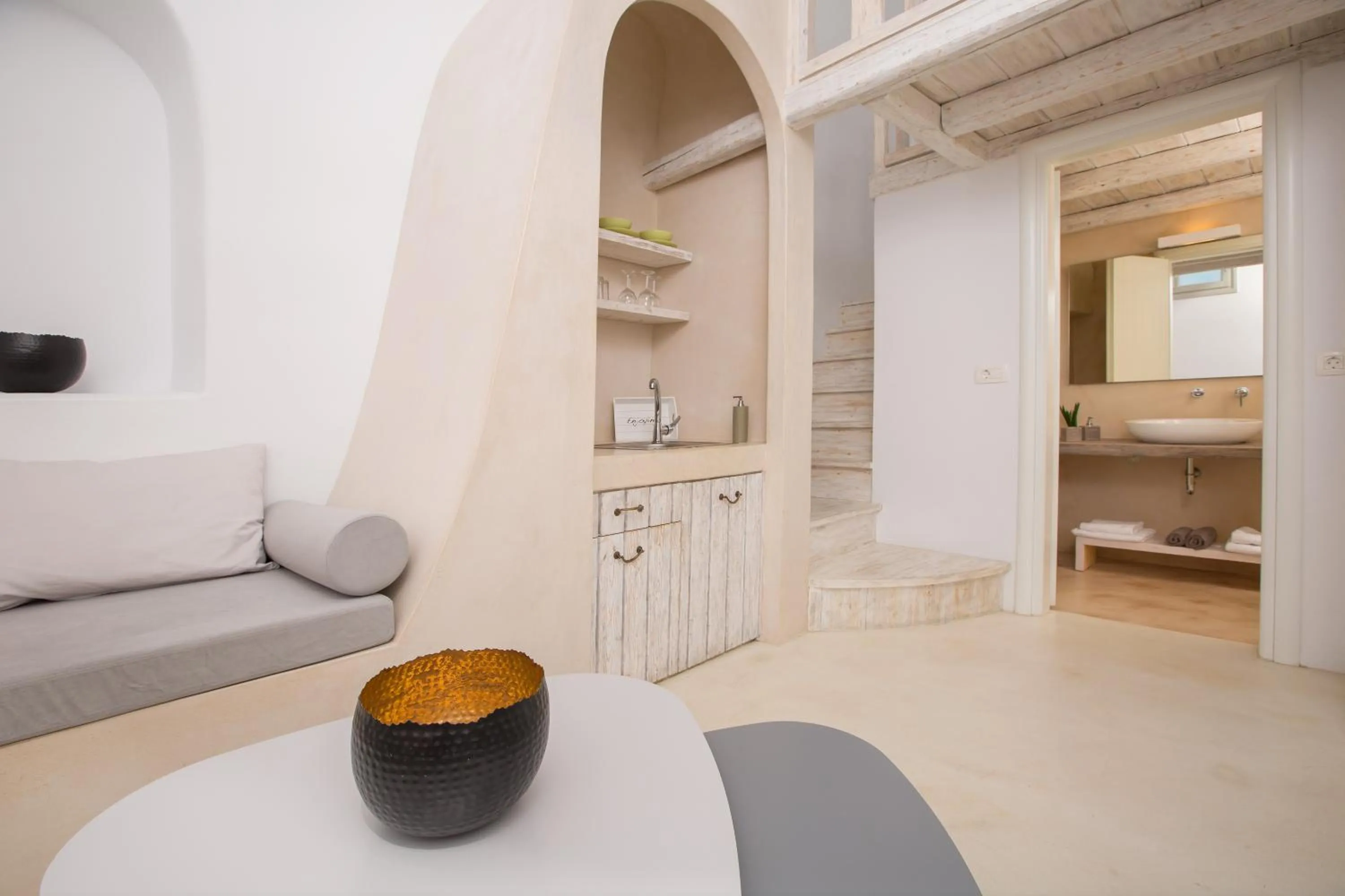 Time of day, Bed in The Dream Santorini