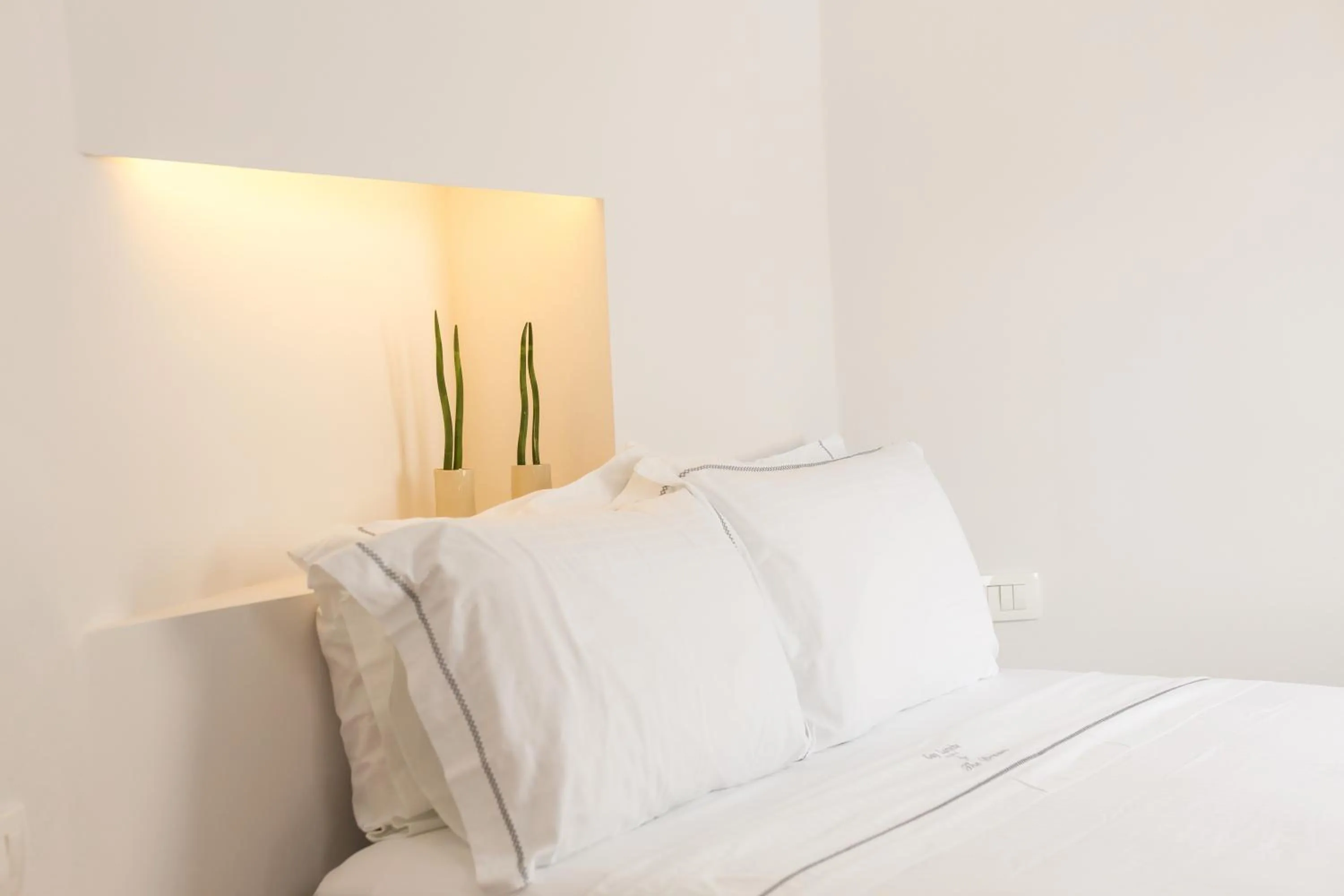 Time of day, Bed in The Dream Santorini