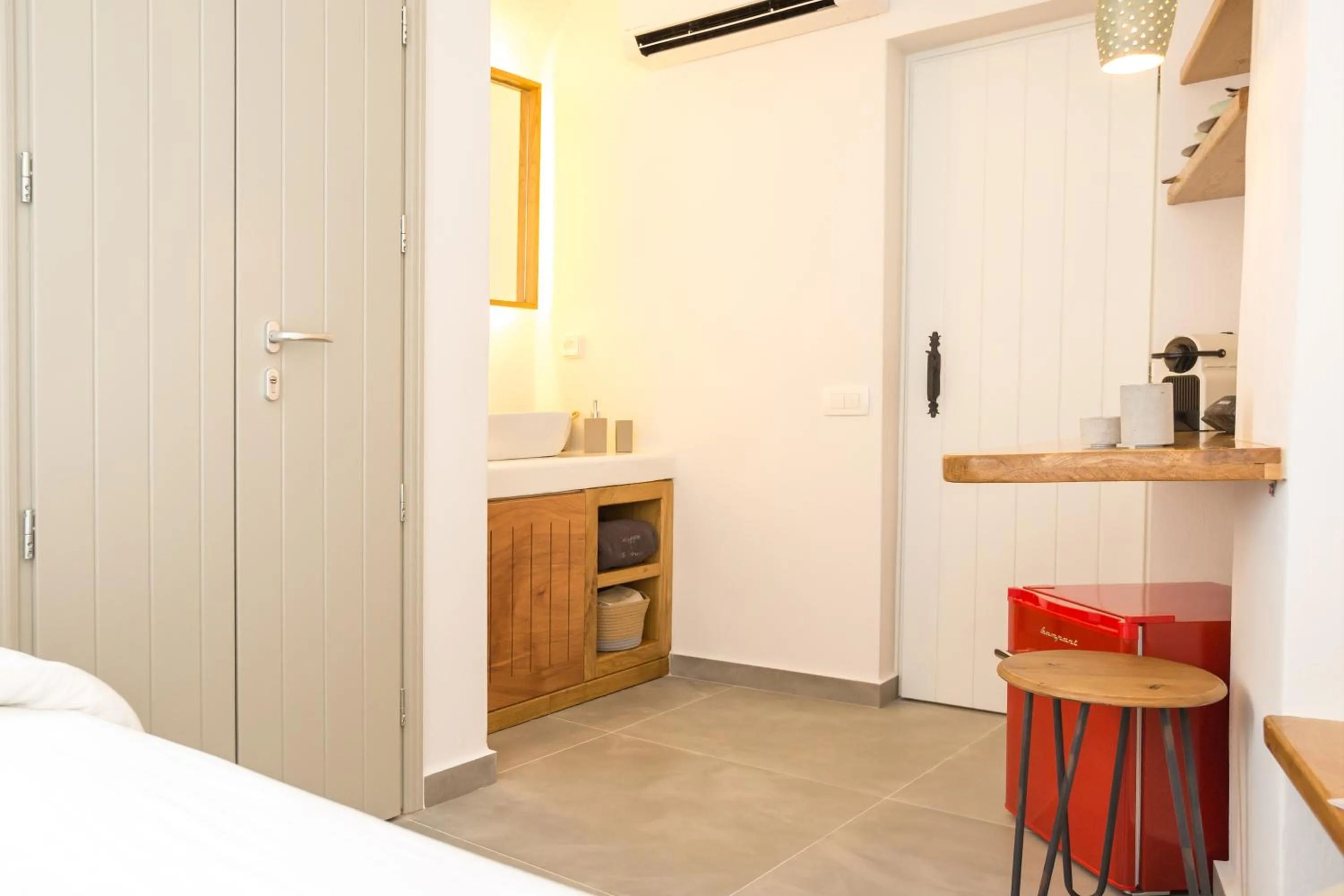 Time of day, Bed in The Dream Santorini