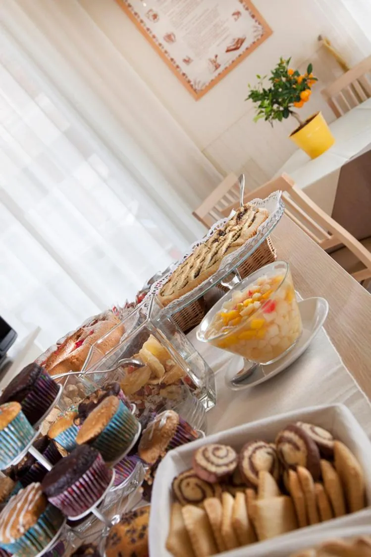 Continental breakfast in Hotel Villa Perazzini