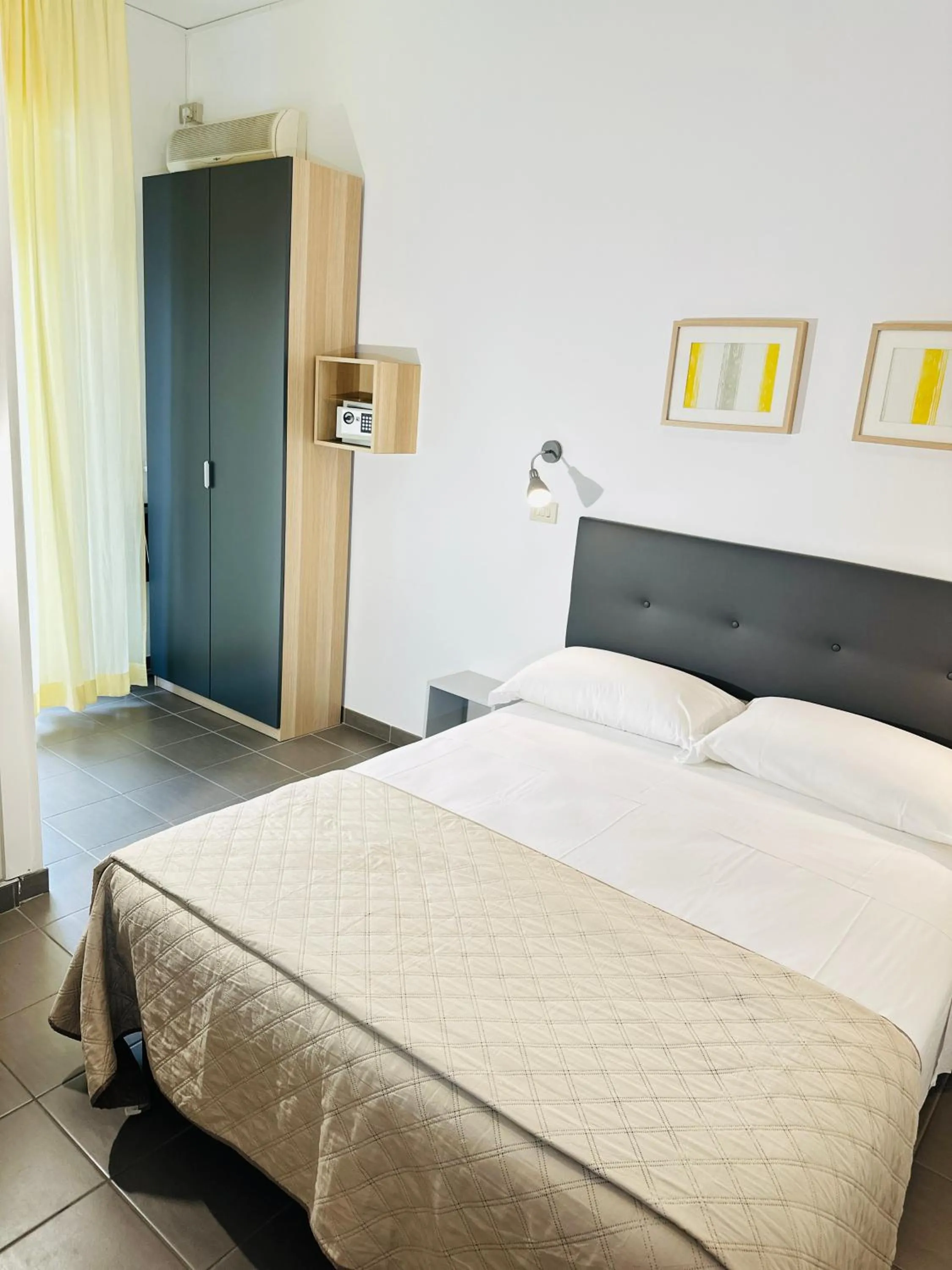 Balcony/Terrace, Bed in Hotel Villa Perazzini