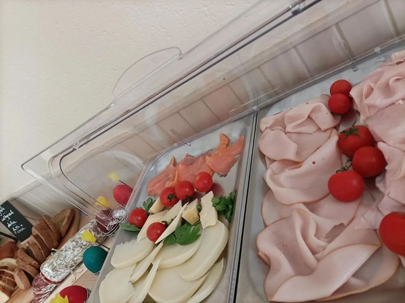 Breakfast in Hotel Villa Perazzini