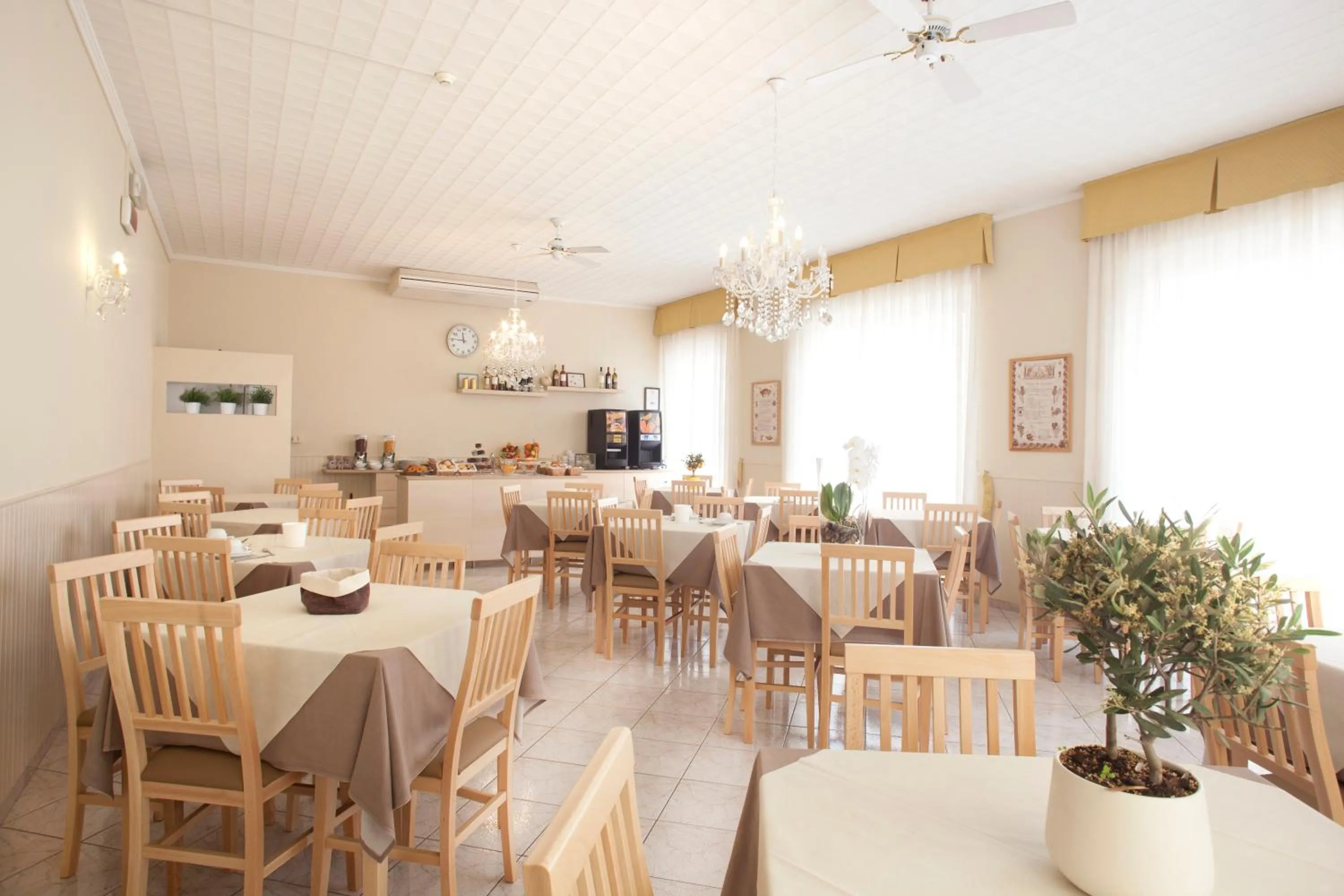 Food and drinks in Hotel Villa Perazzini