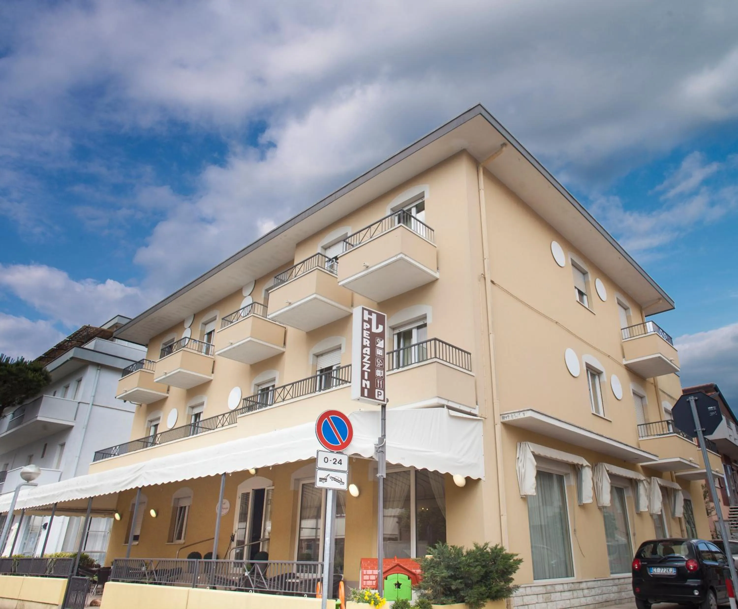 Facade/entrance in Hotel Villa Perazzini
