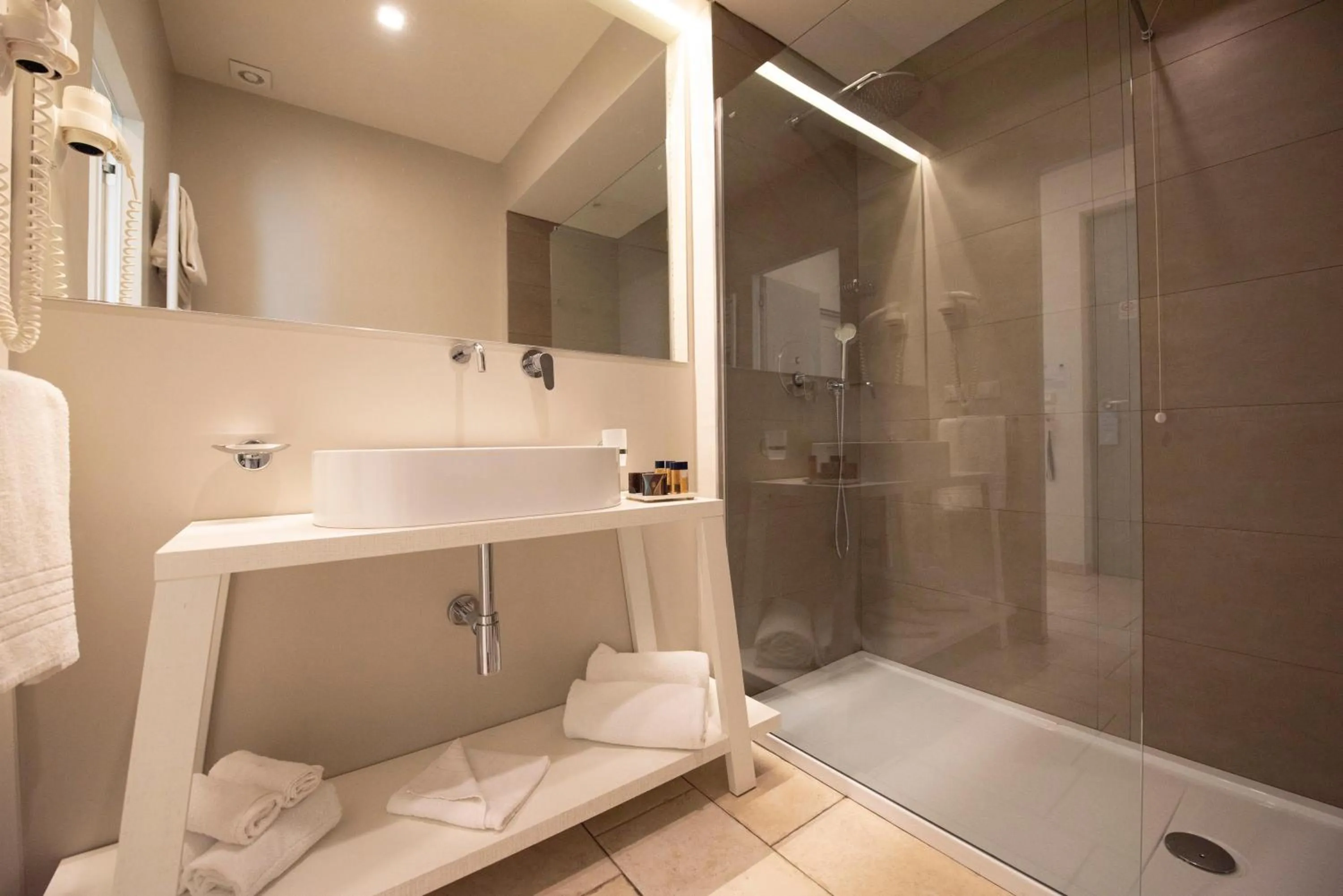 Bathroom in Relais Masseria Le Cesine - CDSHotels