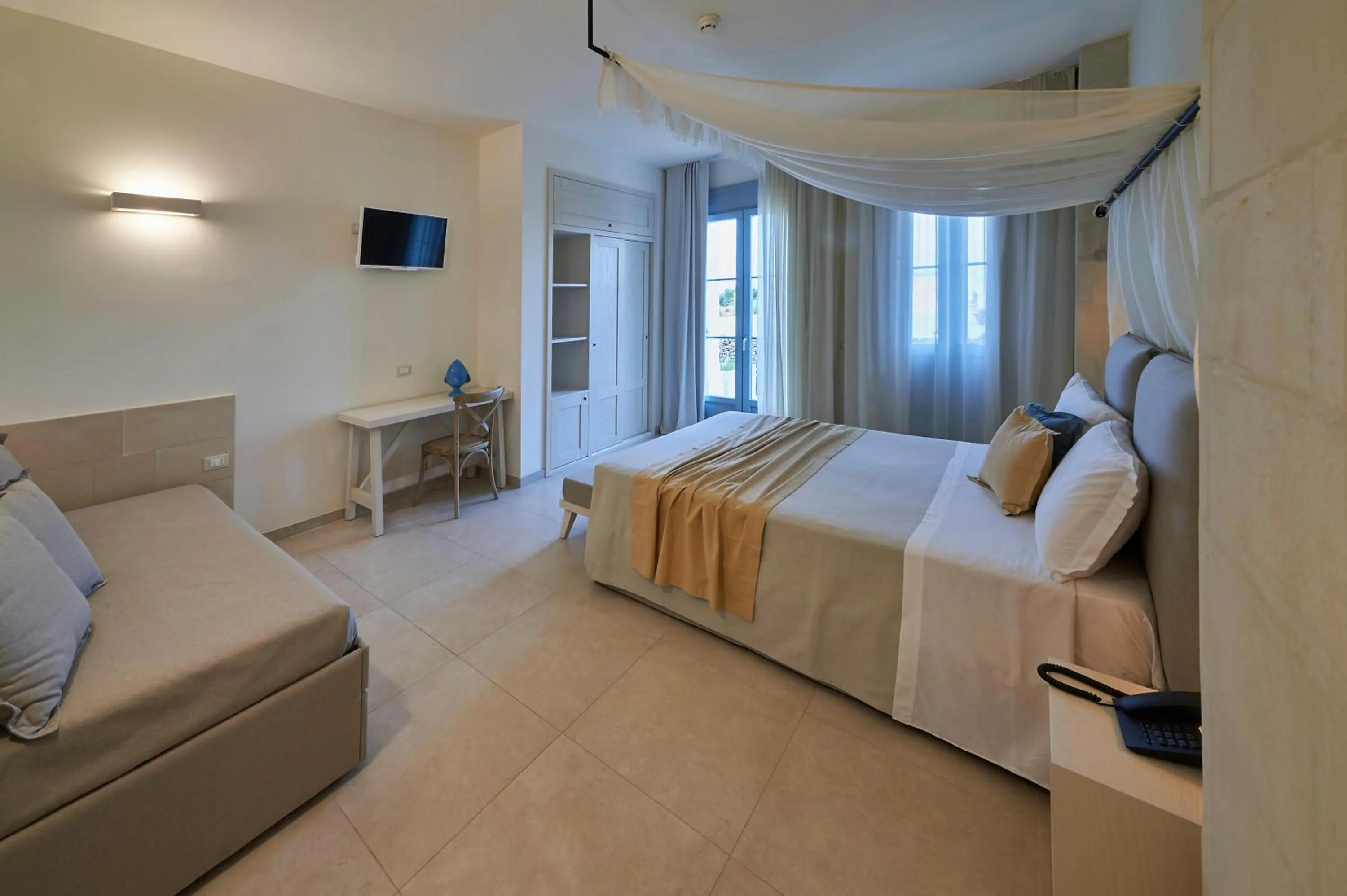 Bed in Relais Masseria Le Cesine - CDSHotels