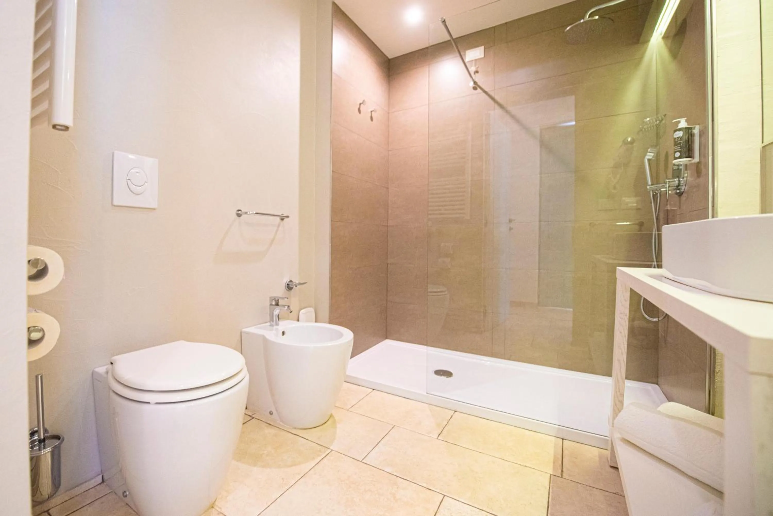 Shower in Relais Masseria Le Cesine - CDSHotels