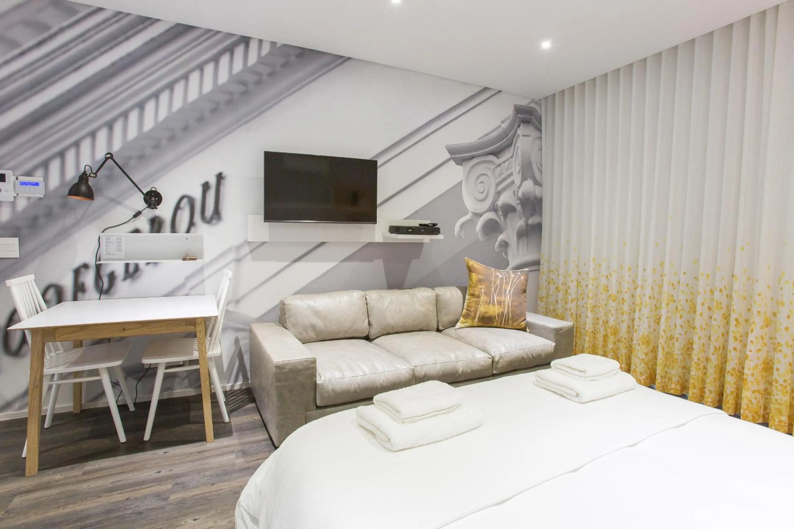 Photo of the whole room, Bed in Laanhof Studios