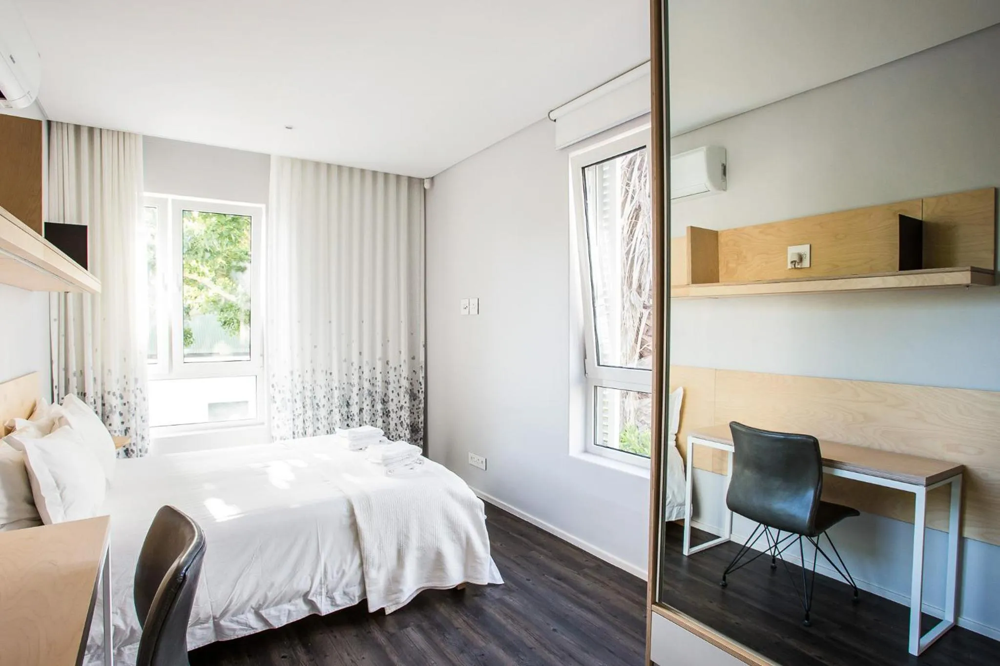 Photo of the whole room, Bed in Laanhof Studios