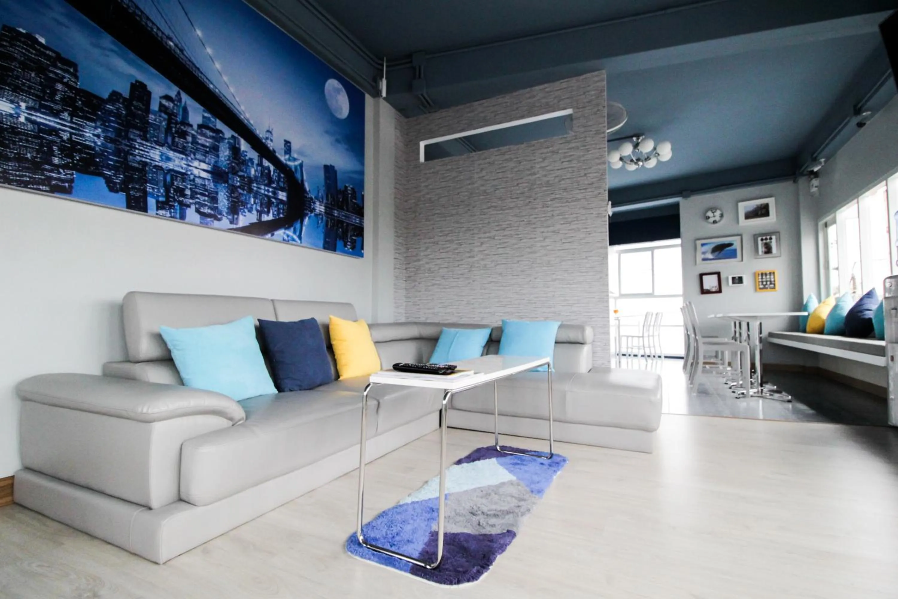 Seating area in The Moon Hostel Huahin