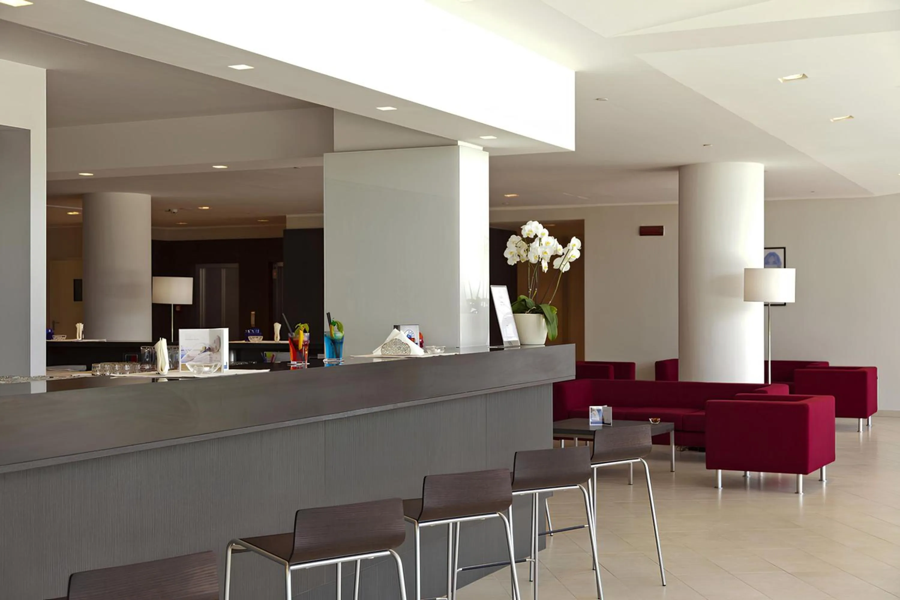 Lounge or bar in Inn Naples Airport