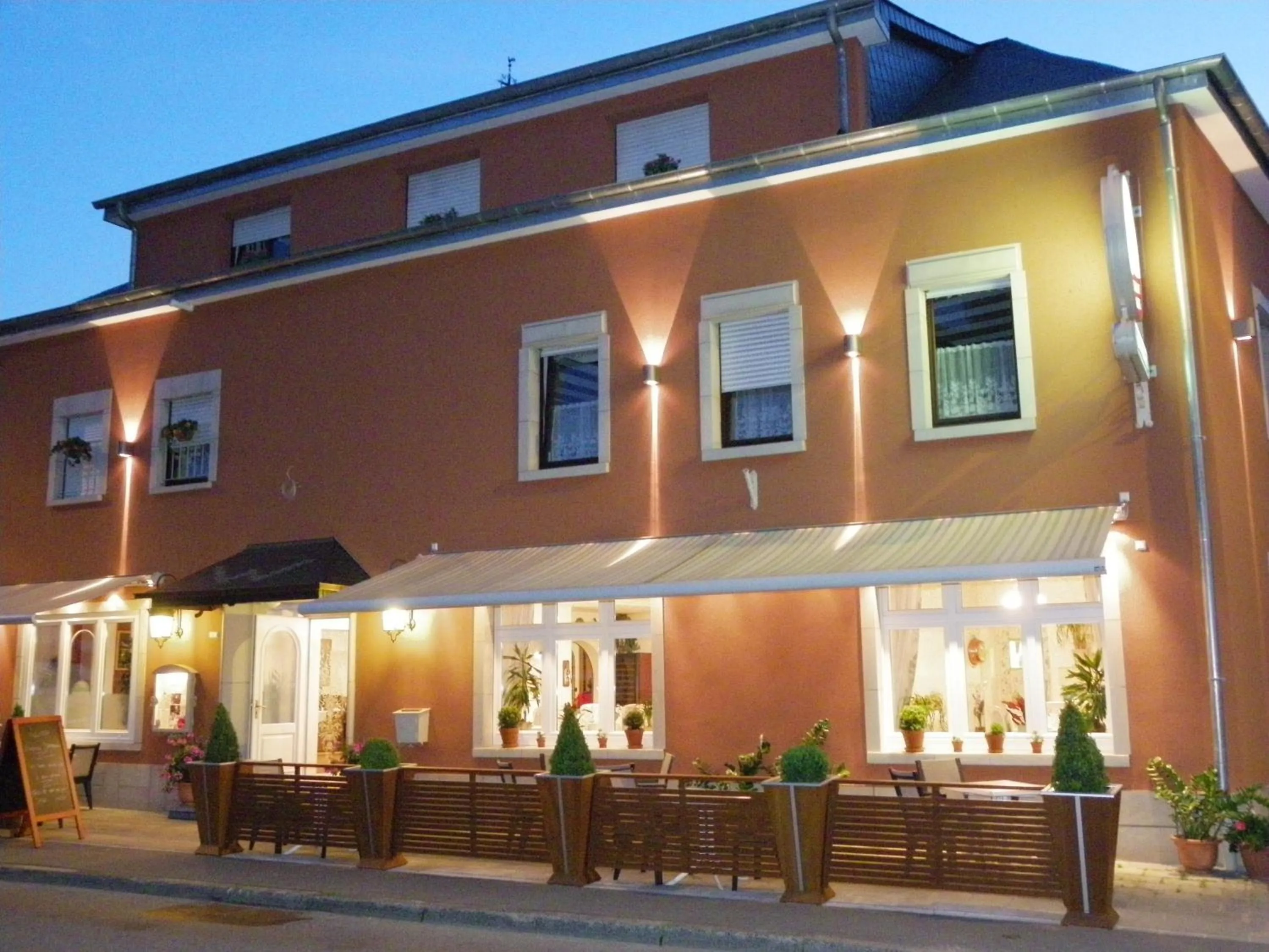 Facade/entrance in Weidendall